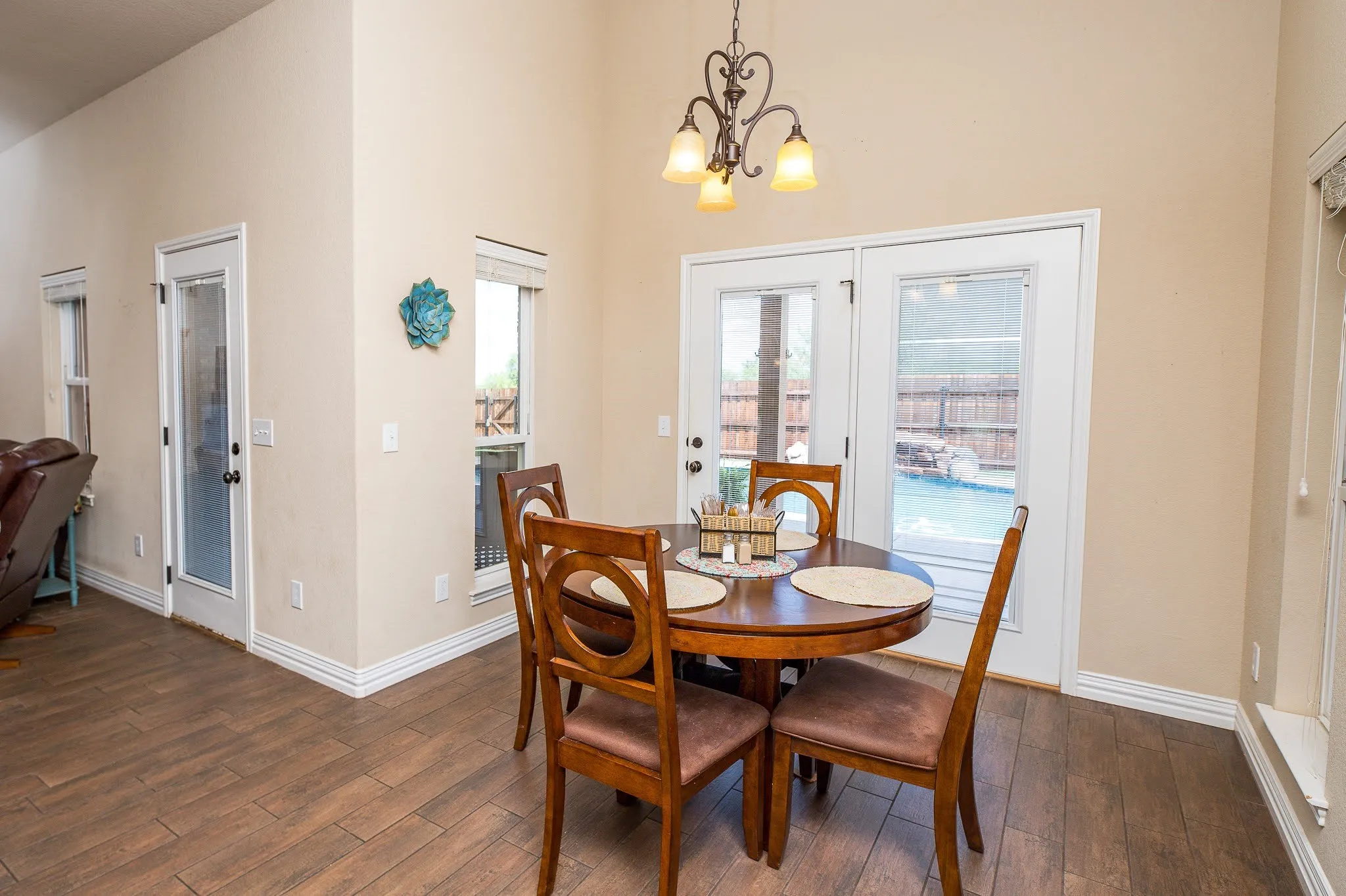 Single Family Residence For Sale in Clay County , 1004 Vineyard Lane, Henrietta, Texas 76365, 4 Bedroom, 3 Bathroom, 2 Garage spaces, 2,483 Sqft, built in 2011, mls#21306735, Real Estate Agent in Henrietta, Homes For Sale in Clay county, Homes For Sale in Henrietta, Realtor in Henrietta Texas, Real Estate Brokerage Independent Realty Texas, Luminita Cordes Realtor