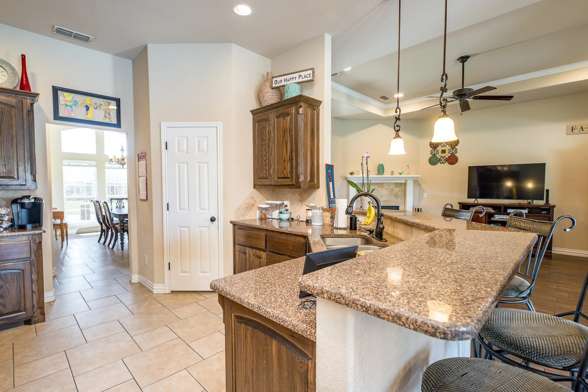 Single Family Residence For Sale in Clay County , 1004 Vineyard Lane, Henrietta, Texas 76365, 4 Bedroom, 3 Bathroom, 2 Garage spaces, 2,483 Sqft, built in 2011, mls#21306735, Real Estate Agent in Henrietta, Homes For Sale in Clay county, Homes For Sale in Henrietta, Realtor in Henrietta Texas, Real Estate Brokerage Independent Realty Texas, Luminita Cordes Realtor