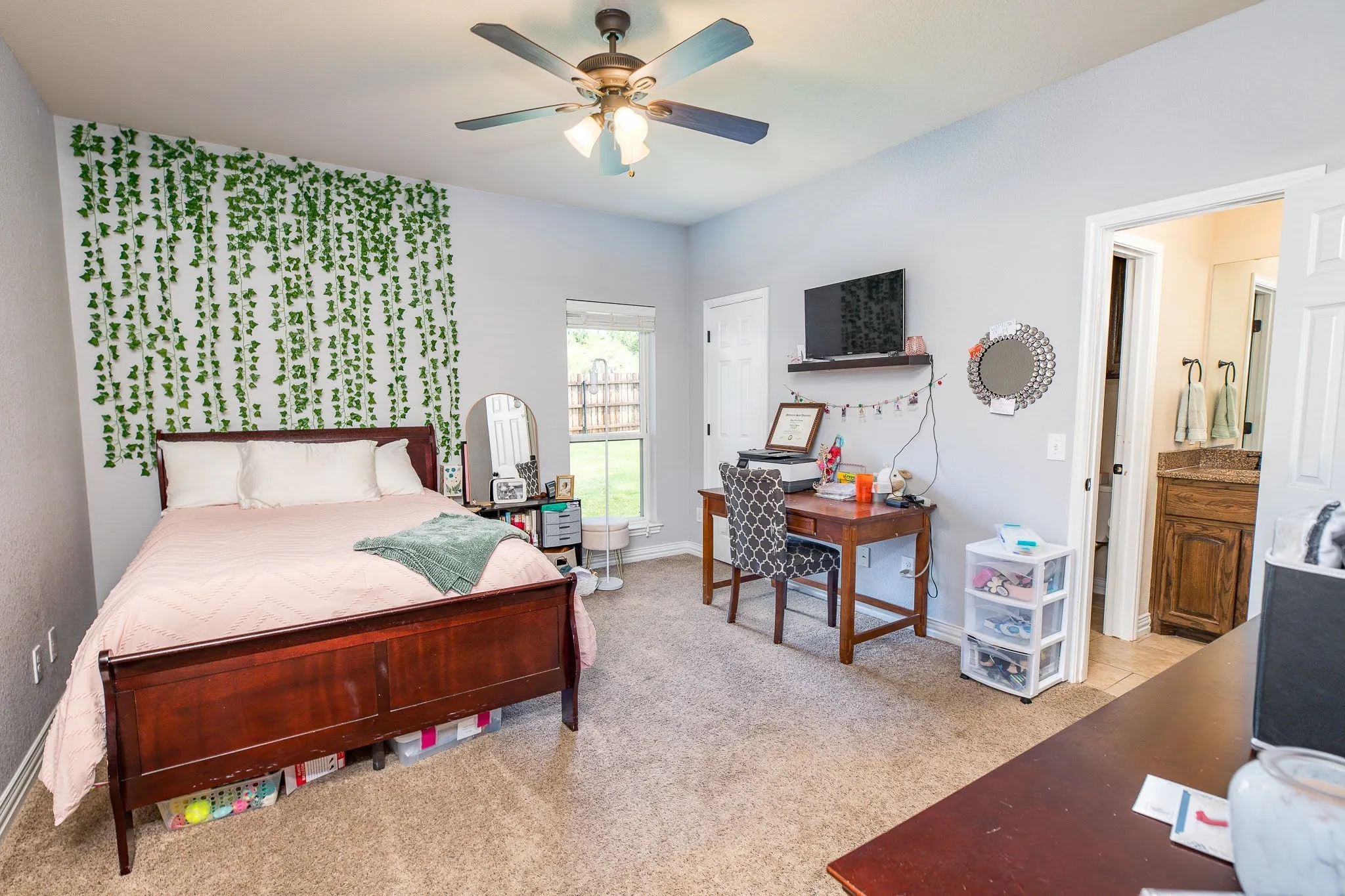 Single Family Residence For Sale in Clay County , 1004 Vineyard Lane, Henrietta, Texas 76365, 4 Bedroom, 3 Bathroom, 2 Garage spaces, 2,483 Sqft, built in 2011, mls#21306735, Real Estate Agent in Henrietta, Homes For Sale in Clay county, Homes For Sale in Henrietta, Realtor in Henrietta Texas, Real Estate Brokerage Independent Realty Texas, Luminita Cordes Realtor