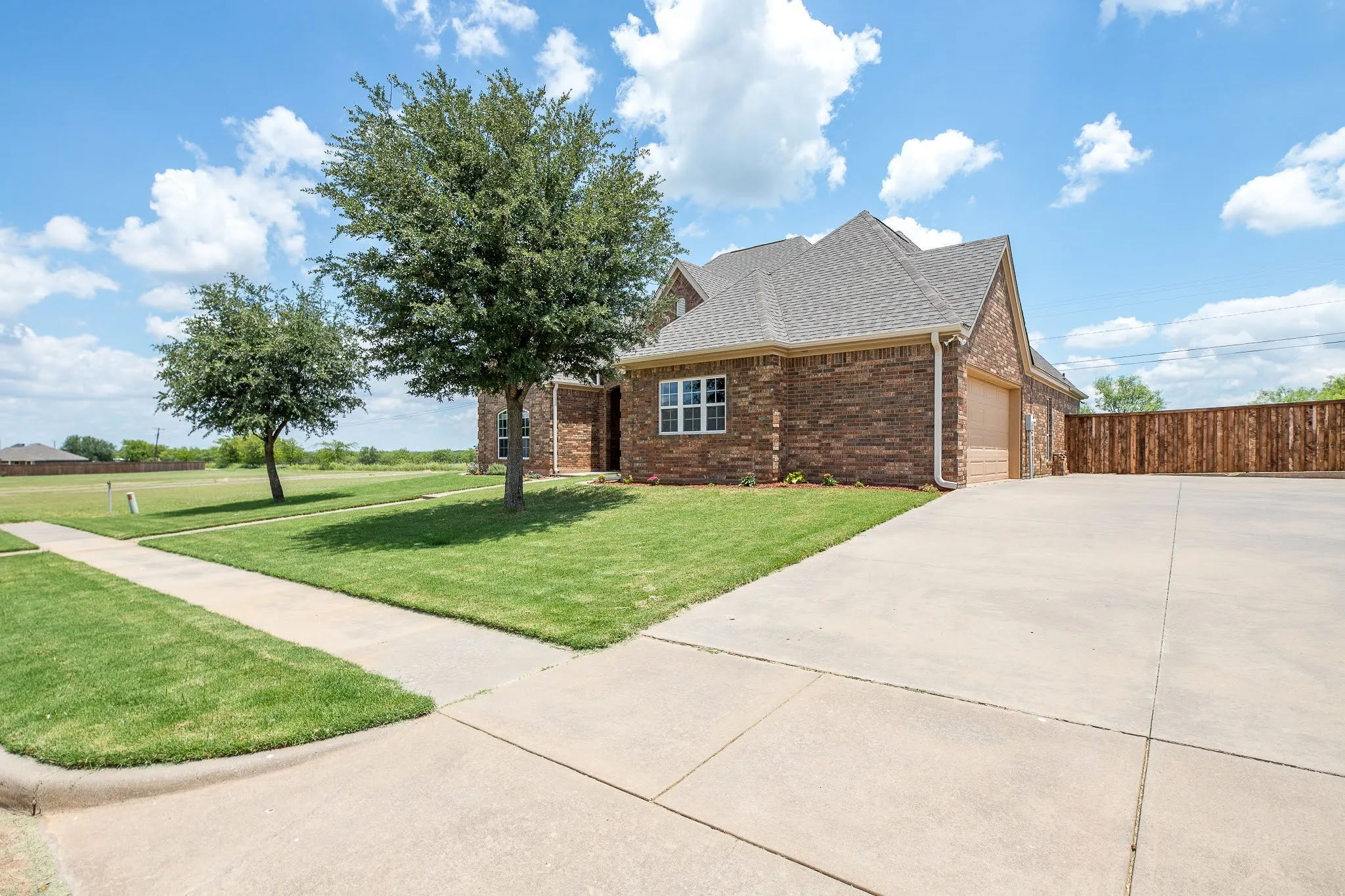Single Family Residence For Sale in Clay County , 1004 Vineyard Lane, Henrietta, Texas 76365, 4 Bedroom, 3 Bathroom, 2 Garage spaces, 2,483 Sqft, built in 2011, mls#21306735, Real Estate Agent in Henrietta, Homes For Sale in Clay county, Homes For Sale in Henrietta, Realtor in Henrietta Texas, Real Estate Brokerage Independent Realty Texas, Luminita Cordes Realtor