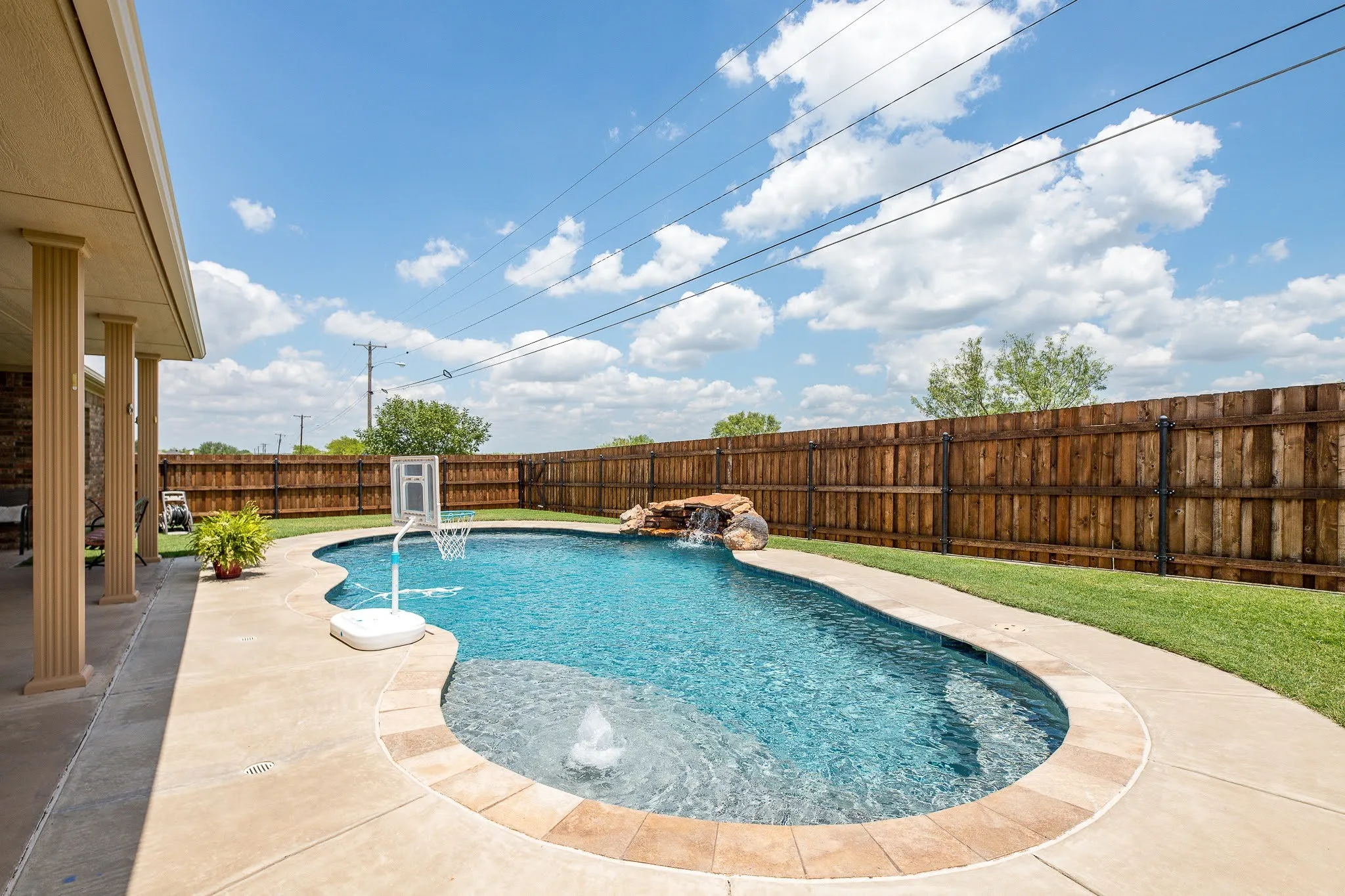 Single Family Residence For Sale in Clay County , 1004 Vineyard Lane, Henrietta, Texas 76365, 4 Bedroom, 3 Bathroom, 2 Garage spaces, 2,483 Sqft, built in 2011, mls#21306735, Real Estate Agent in Henrietta, Homes For Sale in Clay county, Homes For Sale in Henrietta, Realtor in Henrietta Texas, Real Estate Brokerage Independent Realty Texas, Luminita Cordes Realtor