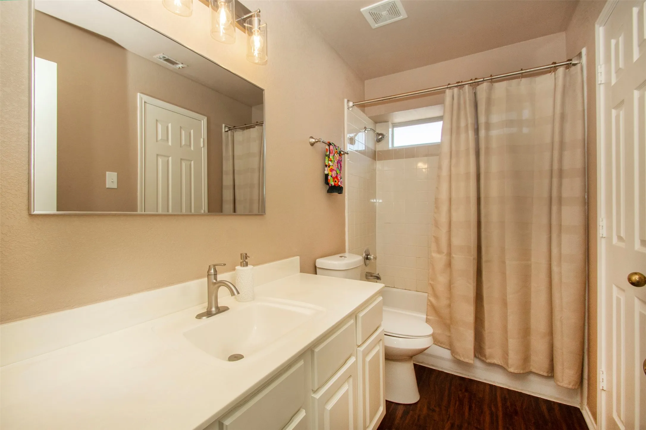 Single Family Residence For Rent in Collin County , 3412 Pueblo Drive, Mc Kinney, Texas 75070, 4 Bedroom, 3 Bathroom, 2 Garage spaces, 2,554 Sqft, built in 1998, mls#21304496, Real Estate Agent in Mc Kinney, Homes For Rent in Collin county, Homes For Rent in Mc Kinney, Realtor in Mc Kinney Texas, Real Estate Brokerage Independent Realty Texas, Luminita Cordes Realtor
