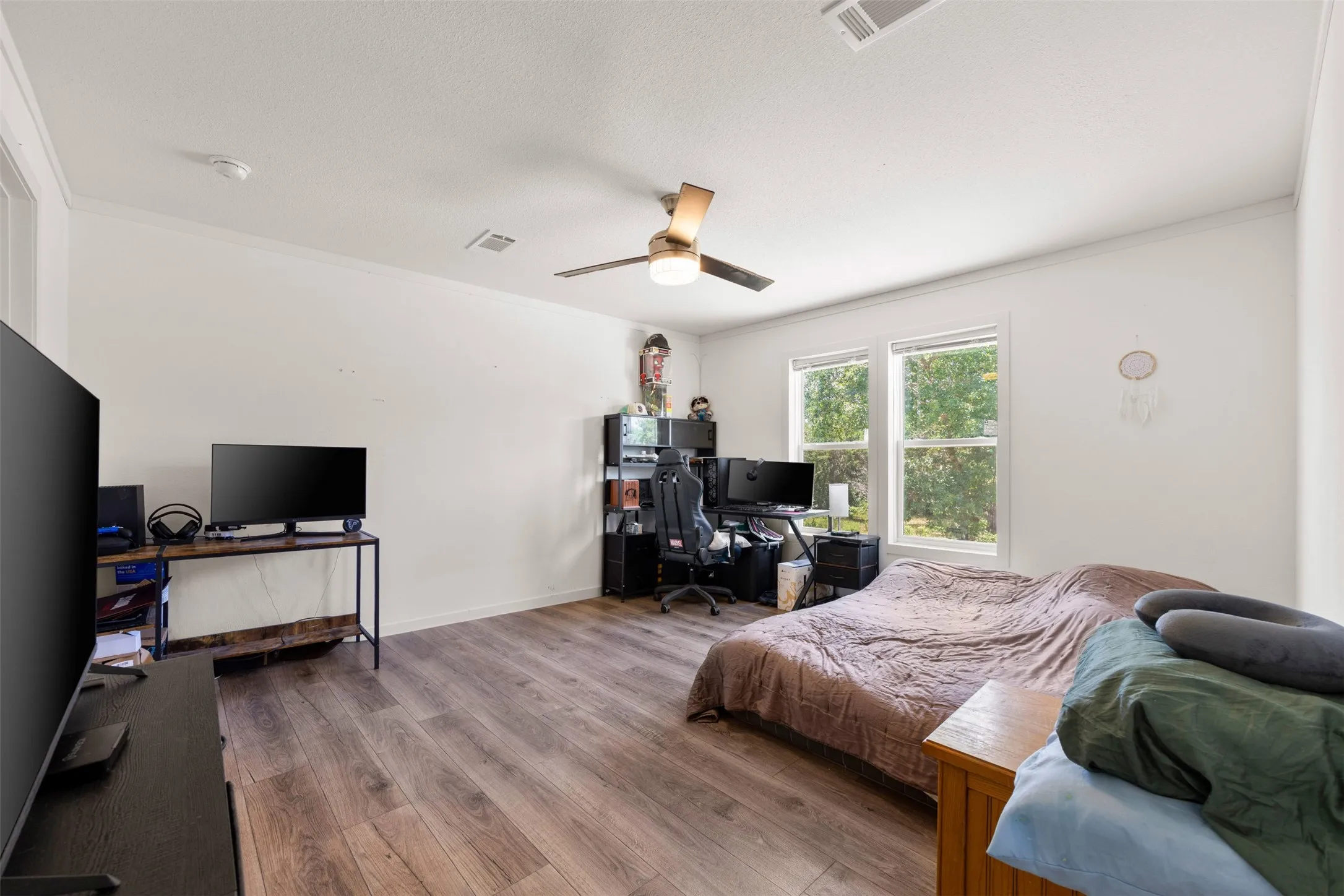 Mobile Home For Sale in Parker County , 4674 Azle Highway, Weatherford, Texas 76085, 3 Bedroom, 3 Bathroom, 2 Garage spaces, 1,972 Sqft, built in 2024, mls#21305728, Real Estate Agent in Weatherford, Homes For Sale in Parker county, Homes For Sale in Weatherford, Realtor in Weatherford Texas, Real Estate Brokerage Independent Realty Texas, Luminita Cordes Realtor