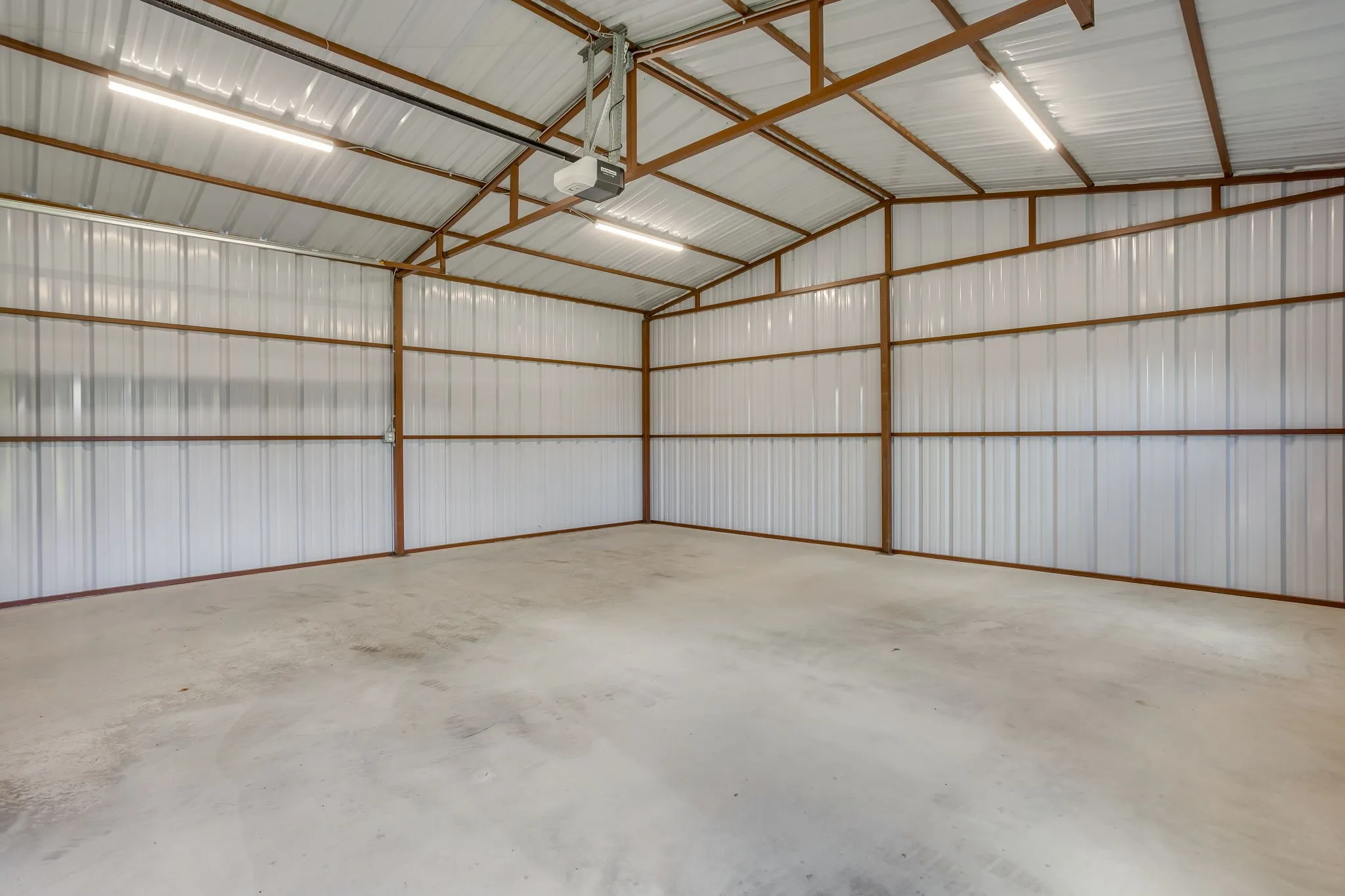Single Family Residence For Sale in Ellis County , 3830 Richard Road, Midlothian, Texas 76065, 4 Bedroom, 3 Bathroom, 4 Garage spaces, 2,498 Sqft, built in 2018, Price $647,000, mls#21306309, Real Estate Agent in Midlothian, Homes For Sale in Ellis county, Homes For Sale in Midlothian, Realtor in Midlothian Texas, Real Estate Brokerage Independent Realty Texas, Luminita Cordes Realtor