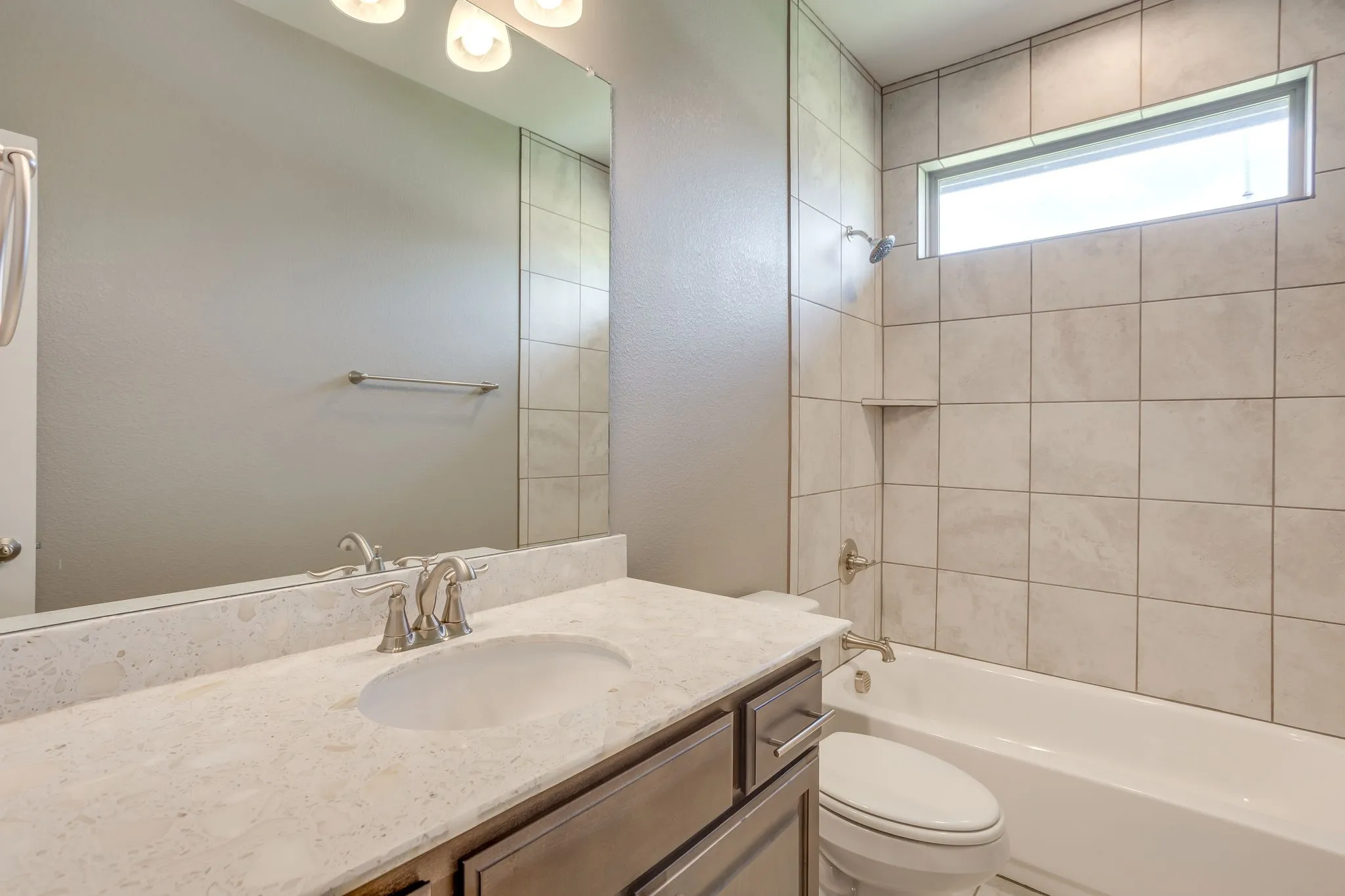 Single Family Residence For Sale in Ellis County , 3830 Richard Road, Midlothian, Texas 76065, 4 Bedroom, 3 Bathroom, 4 Garage spaces, 2,498 Sqft, built in 2018, Price $647,000, mls#21306309, Real Estate Agent in Midlothian, Homes For Sale in Ellis county, Homes For Sale in Midlothian, Realtor in Midlothian Texas, Real Estate Brokerage Independent Realty Texas, Luminita Cordes Realtor