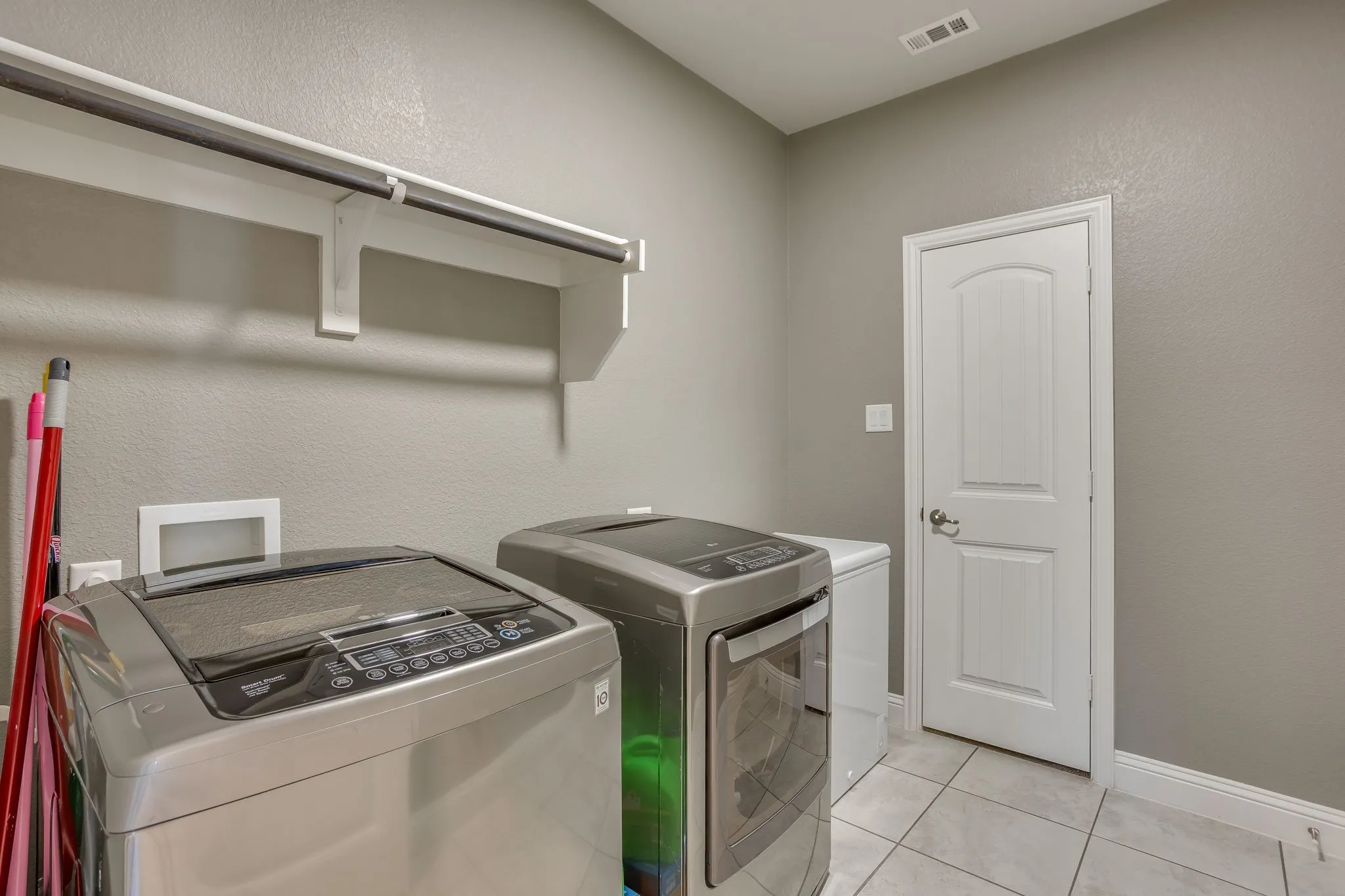 Single Family Residence For Sale in Ellis County , 3830 Richard Road, Midlothian, Texas 76065, 4 Bedroom, 3 Bathroom, 4 Garage spaces, 2,498 Sqft, built in 2018, Price $647,000, mls#21306309, Real Estate Agent in Midlothian, Homes For Sale in Ellis county, Homes For Sale in Midlothian, Realtor in Midlothian Texas, Real Estate Brokerage Independent Realty Texas, Luminita Cordes Realtor