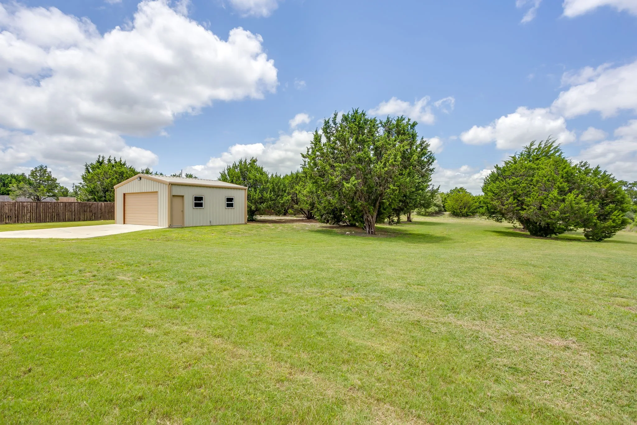 Single Family Residence For Sale in Ellis County , 3830 Richard Road, Midlothian, Texas 76065, 4 Bedroom, 3 Bathroom, 4 Garage spaces, 2,498 Sqft, built in 2018, Price $647,000, mls#21306309, Real Estate Agent in Midlothian, Homes For Sale in Ellis county, Homes For Sale in Midlothian, Realtor in Midlothian Texas, Real Estate Brokerage Independent Realty Texas, Luminita Cordes Realtor