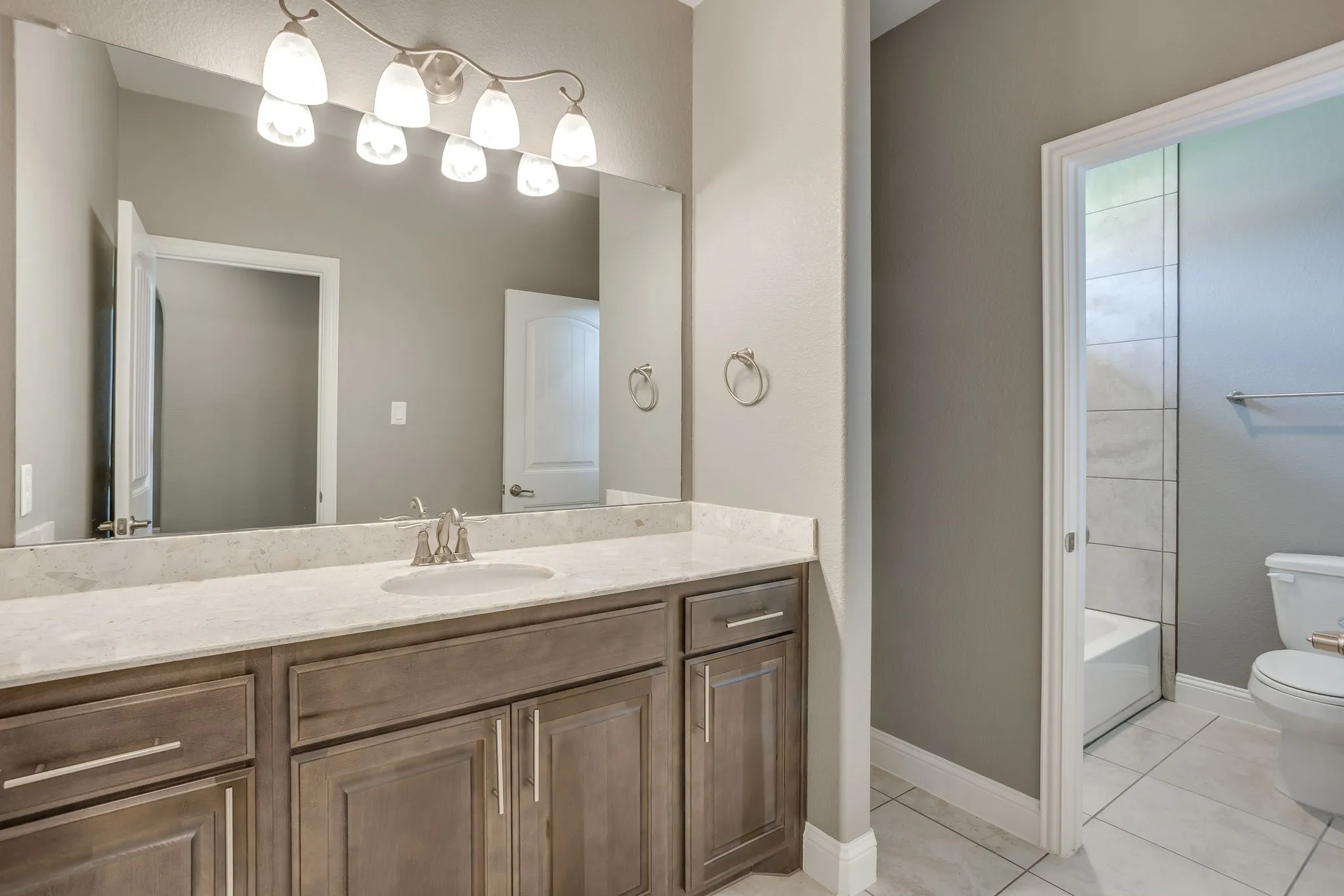 Single Family Residence For Sale in Ellis County , 3830 Richard Road, Midlothian, Texas 76065, 4 Bedroom, 3 Bathroom, 4 Garage spaces, 2,498 Sqft, built in 2018, Price $647,000, mls#21306309, Real Estate Agent in Midlothian, Homes For Sale in Ellis county, Homes For Sale in Midlothian, Realtor in Midlothian Texas, Real Estate Brokerage Independent Realty Texas, Luminita Cordes Realtor