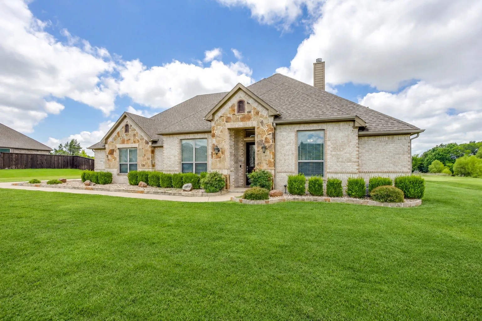 Single Family Residence For Sale in Ellis County , 3830 Richard Road, Midlothian, Texas 76065, 4 Bedroom, 3 Bathroom, 4 Garage spaces, 2,498 Sqft, built in 2018, Price $647,000, mls#21306309, Real Estate Agent in Midlothian, Homes For Sale in Ellis county, Homes For Sale in Midlothian, Realtor in Midlothian Texas, Real Estate Brokerage Independent Realty Texas, Luminita Cordes Realtor