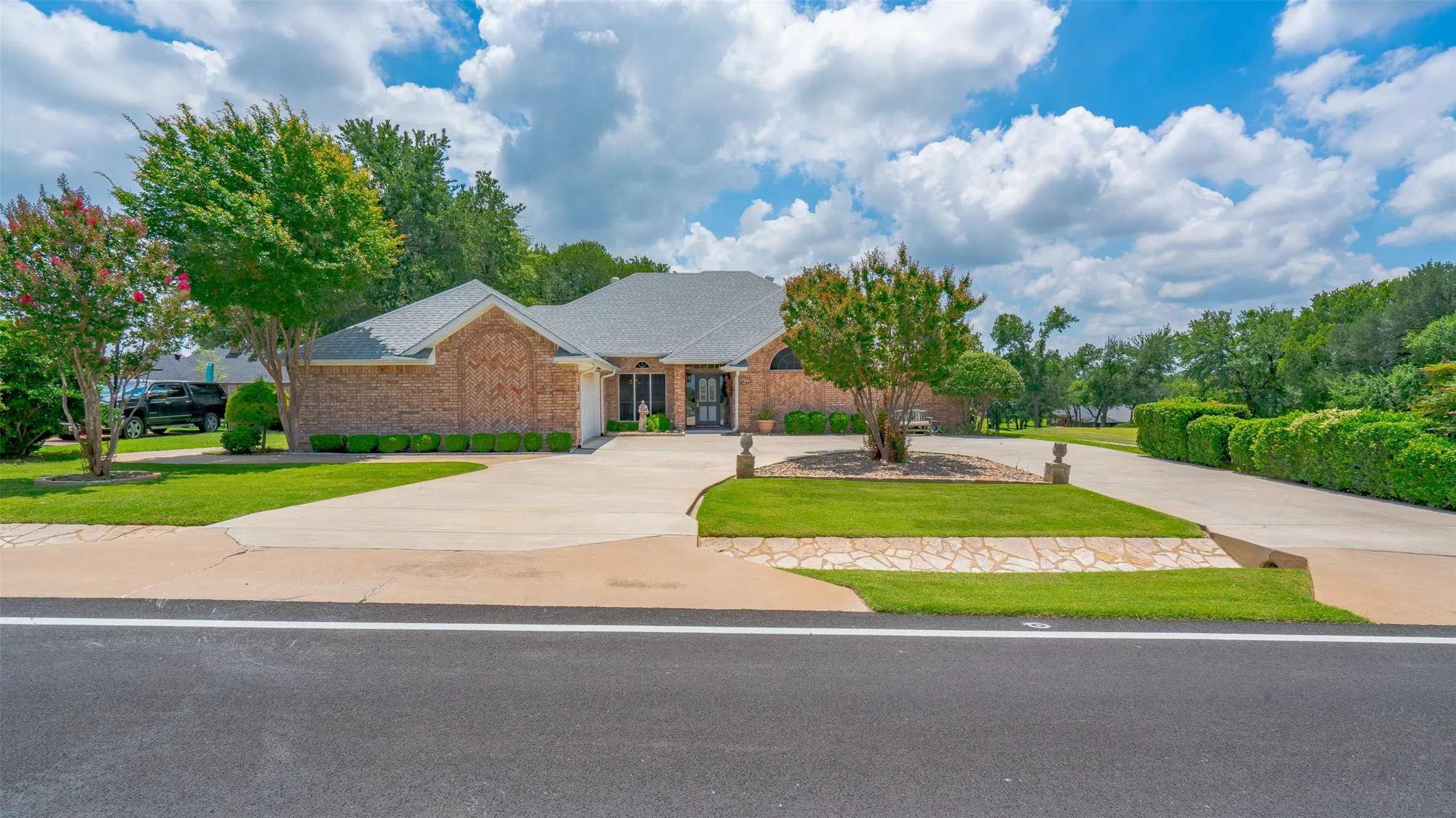 Single Family Residence For Sale in Hood County , 9031 Bontura Road, Granbury, Texas 76049, 3 Bedroom, 3 Bathroom, 2 Garage spaces, 2,319 Sqft, built in 1991, mls#21306760, Real Estate Agent in Granbury, Homes For Sale in Hood county, Homes For Sale in Granbury, Realtor in Granbury Texas, Real Estate Brokerage Independent Realty Texas, Luminita Cordes Realtor