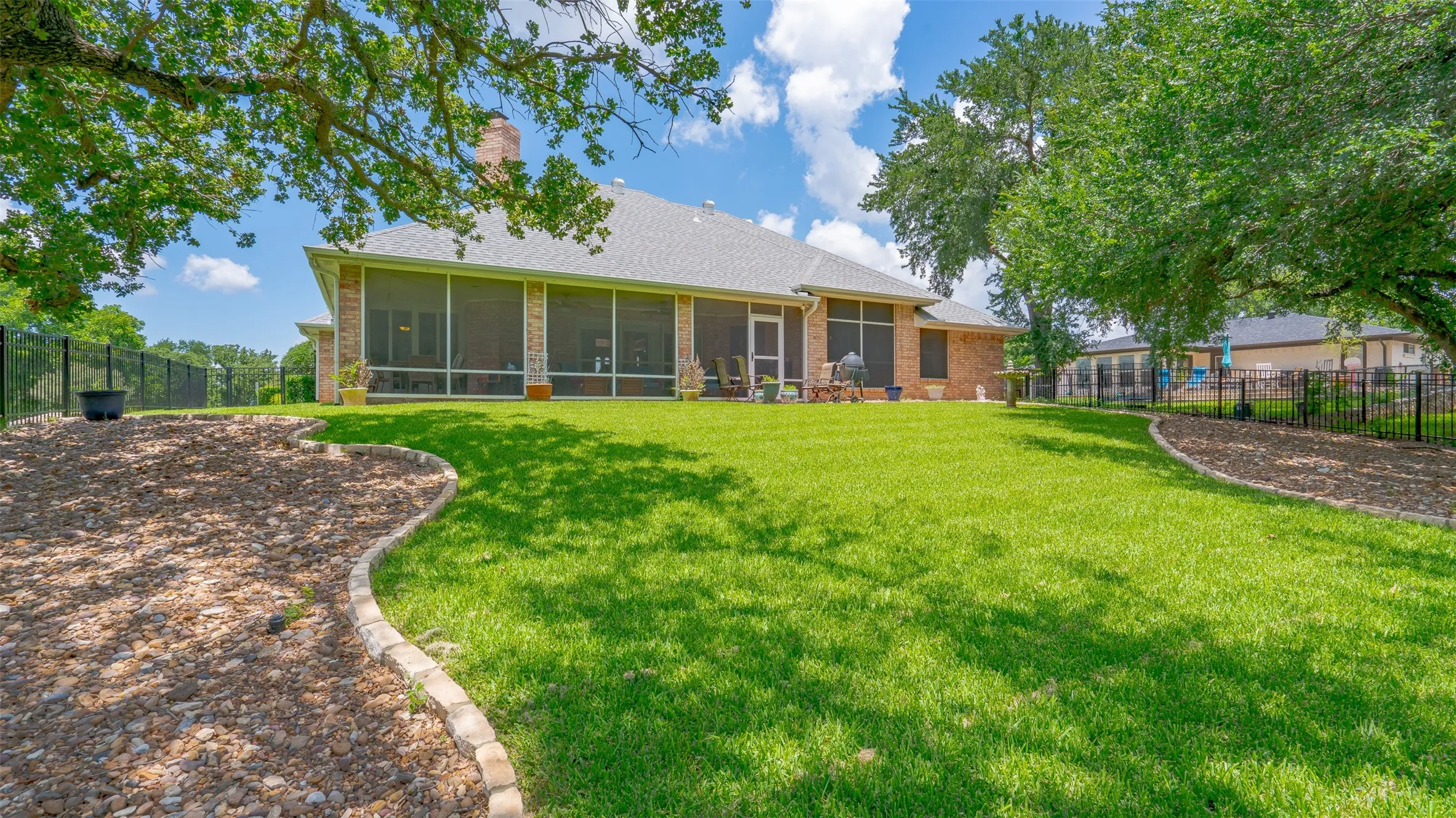 Single Family Residence For Sale in Hood County , 9031 Bontura Road, Granbury, Texas 76049, 3 Bedroom, 3 Bathroom, 2 Garage spaces, 2,319 Sqft, built in 1991, mls#21306760, Real Estate Agent in Granbury, Homes For Sale in Hood county, Homes For Sale in Granbury, Realtor in Granbury Texas, Real Estate Brokerage Independent Realty Texas, Luminita Cordes Realtor