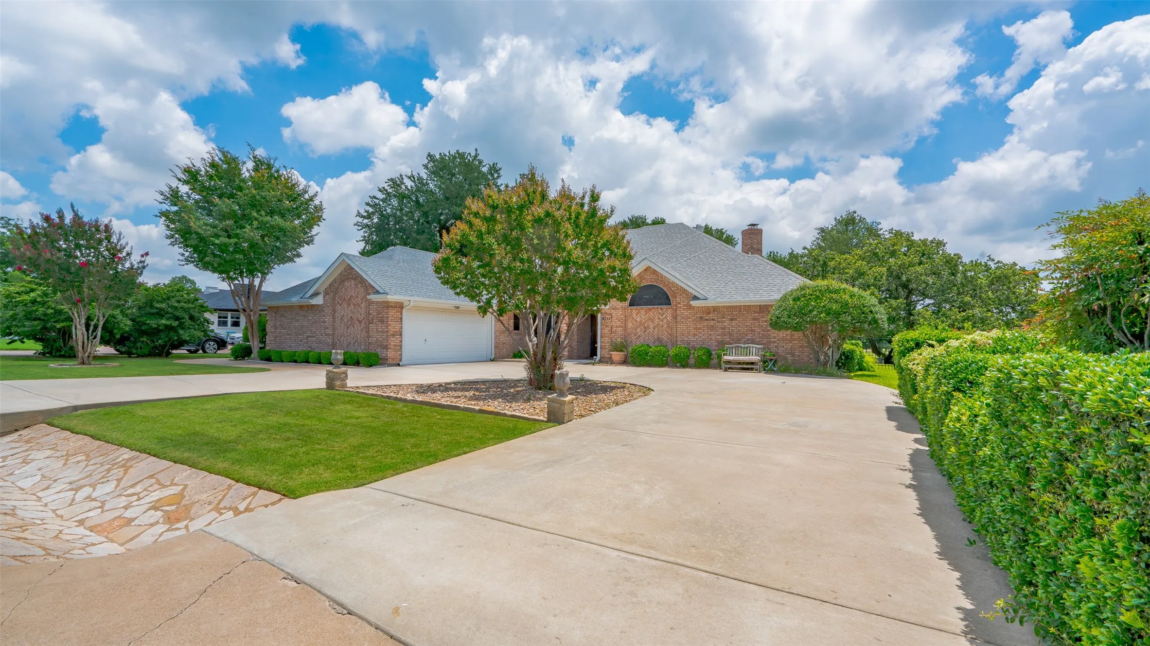 Single Family Residence For Sale in Hood County , 9031 Bontura Road, Granbury, Texas 76049, 3 Bedroom, 3 Bathroom, 2 Garage spaces, 2,319 Sqft, built in 1991, mls#21306760, Real Estate Agent in Granbury, Homes For Sale in Hood county, Homes For Sale in Granbury, Realtor in Granbury Texas, Real Estate Brokerage Independent Realty Texas, Luminita Cordes Realtor