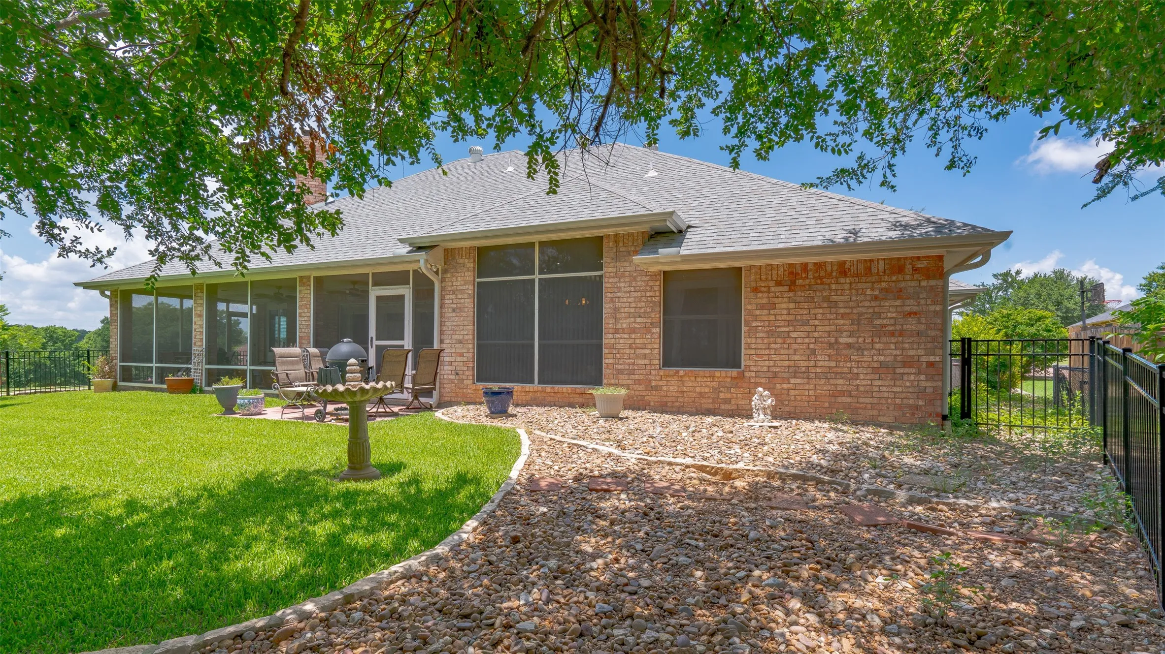 Single Family Residence For Sale in Hood County , 9031 Bontura Road, Granbury, Texas 76049, 3 Bedroom, 3 Bathroom, 2 Garage spaces, 2,319 Sqft, built in 1991, mls#21306760, Real Estate Agent in Granbury, Homes For Sale in Hood county, Homes For Sale in Granbury, Realtor in Granbury Texas, Real Estate Brokerage Independent Realty Texas, Luminita Cordes Realtor