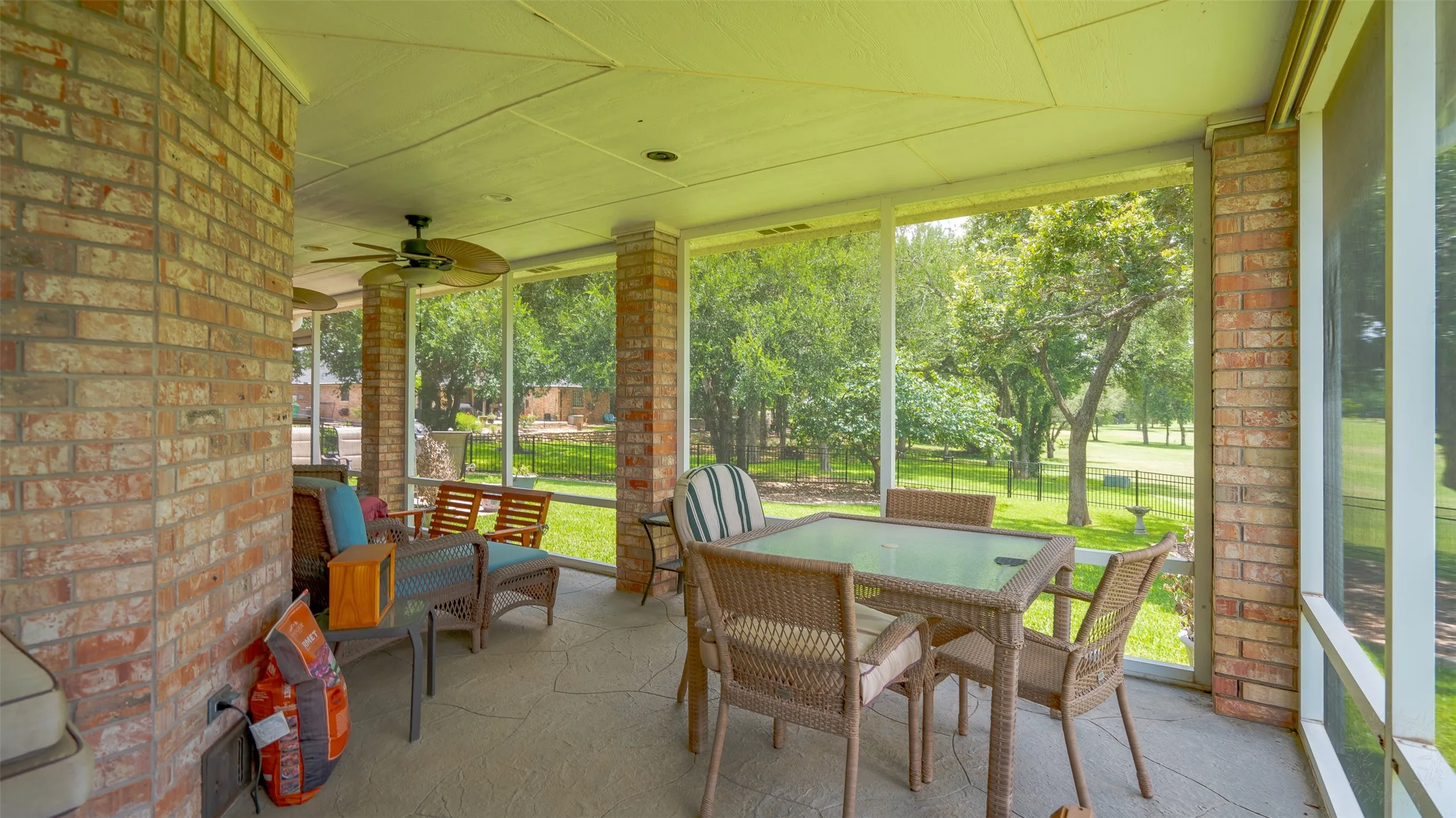 Single Family Residence For Sale in Hood County , 9031 Bontura Road, Granbury, Texas 76049, 3 Bedroom, 3 Bathroom, 2 Garage spaces, 2,319 Sqft, built in 1991, mls#21306760, Real Estate Agent in Granbury, Homes For Sale in Hood county, Homes For Sale in Granbury, Realtor in Granbury Texas, Real Estate Brokerage Independent Realty Texas, Luminita Cordes Realtor