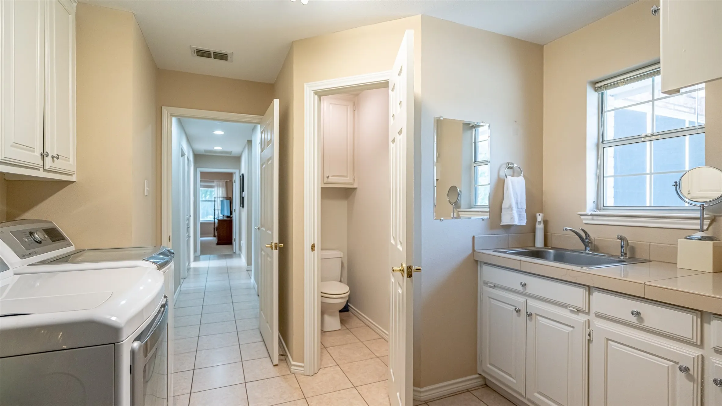 Single Family Residence For Sale in Hood County , 9031 Bontura Road, Granbury, Texas 76049, 3 Bedroom, 3 Bathroom, 2 Garage spaces, 2,319 Sqft, built in 1991, mls#21306760, Real Estate Agent in Granbury, Homes For Sale in Hood county, Homes For Sale in Granbury, Realtor in Granbury Texas, Real Estate Brokerage Independent Realty Texas, Luminita Cordes Realtor
