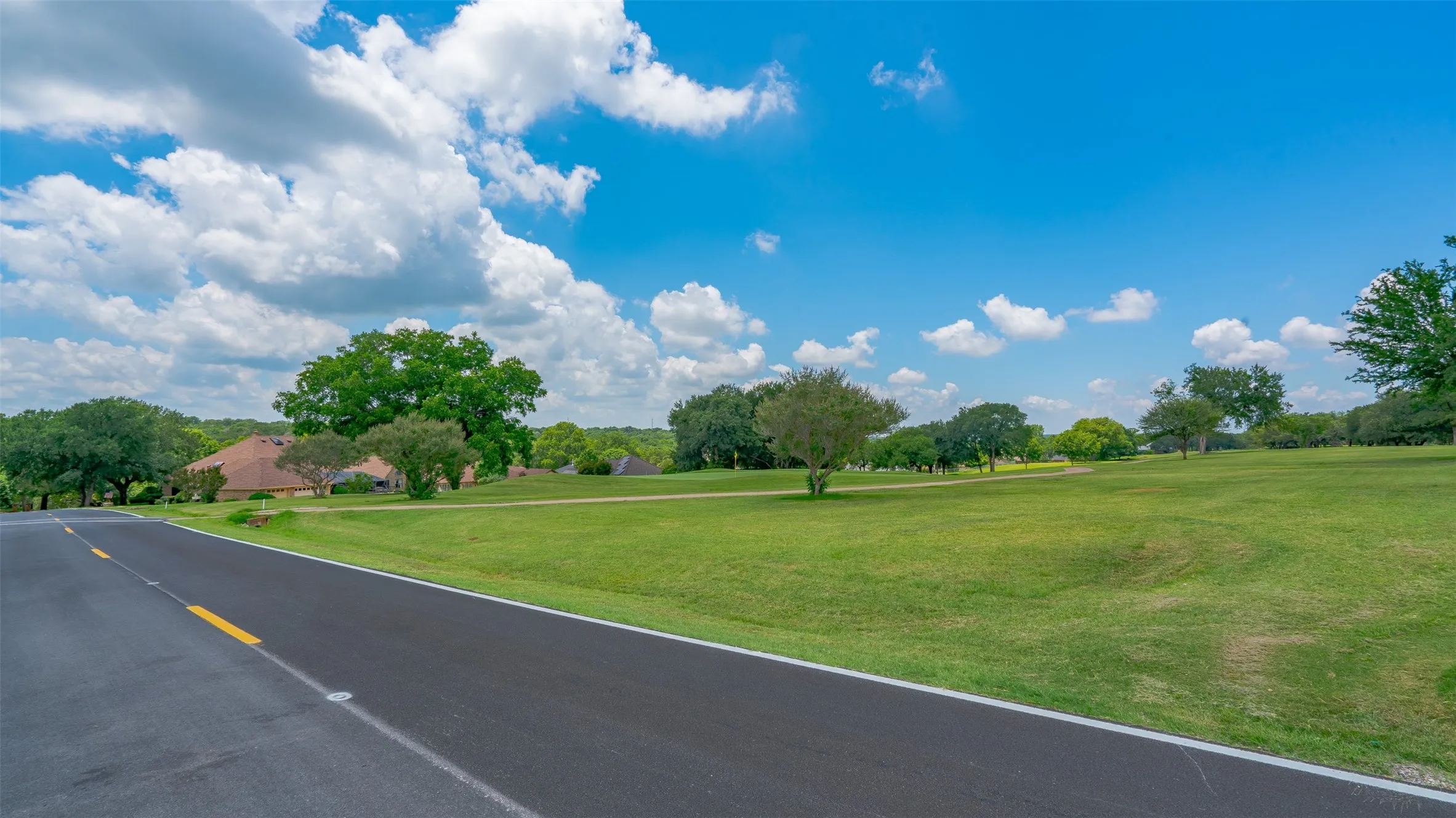 Single Family Residence For Sale in Hood County , 9031 Bontura Road, Granbury, Texas 76049, 3 Bedroom, 3 Bathroom, 2 Garage spaces, 2,319 Sqft, built in 1991, mls#21306760, Real Estate Agent in Granbury, Homes For Sale in Hood county, Homes For Sale in Granbury, Realtor in Granbury Texas, Real Estate Brokerage Independent Realty Texas, Luminita Cordes Realtor
