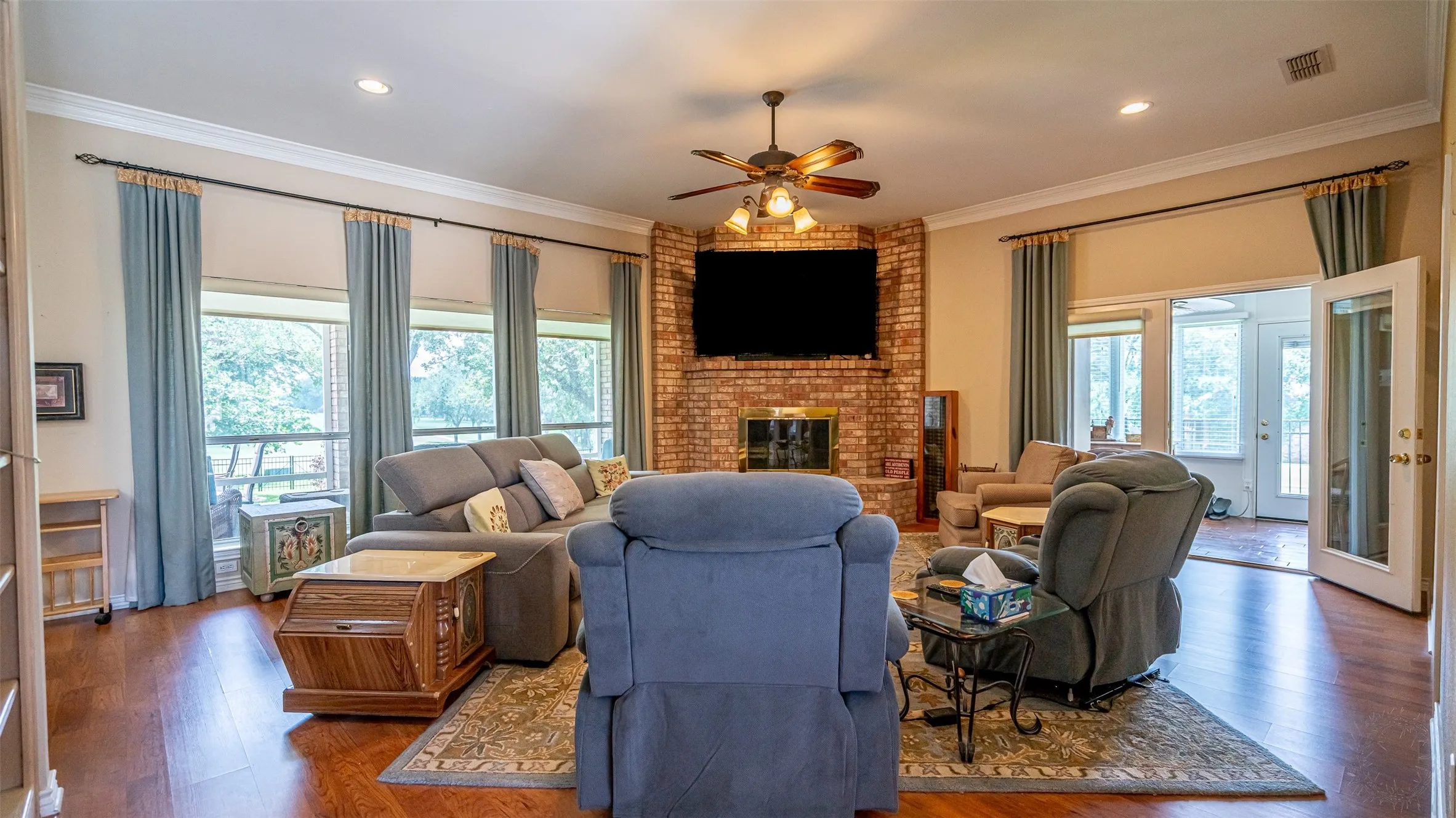 Single Family Residence For Sale in Hood County , 9031 Bontura Road, Granbury, Texas 76049, 3 Bedroom, 3 Bathroom, 2 Garage spaces, 2,319 Sqft, built in 1991, mls#21306760, Real Estate Agent in Granbury, Homes For Sale in Hood county, Homes For Sale in Granbury, Realtor in Granbury Texas, Real Estate Brokerage Independent Realty Texas, Luminita Cordes Realtor