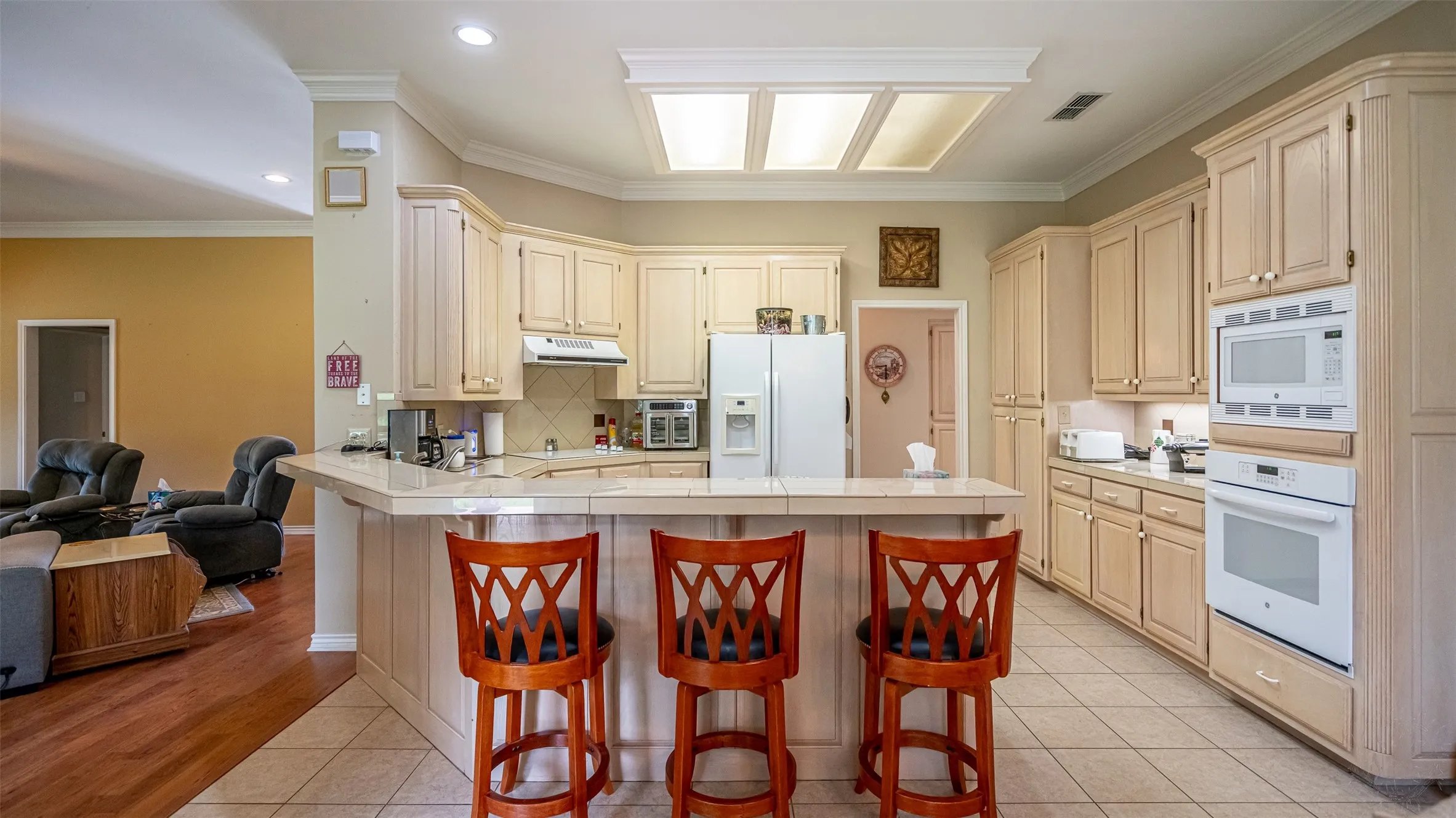 Single Family Residence For Sale in Hood County , 9031 Bontura Road, Granbury, Texas 76049, 3 Bedroom, 3 Bathroom, 2 Garage spaces, 2,319 Sqft, built in 1991, mls#21306760, Real Estate Agent in Granbury, Homes For Sale in Hood county, Homes For Sale in Granbury, Realtor in Granbury Texas, Real Estate Brokerage Independent Realty Texas, Luminita Cordes Realtor