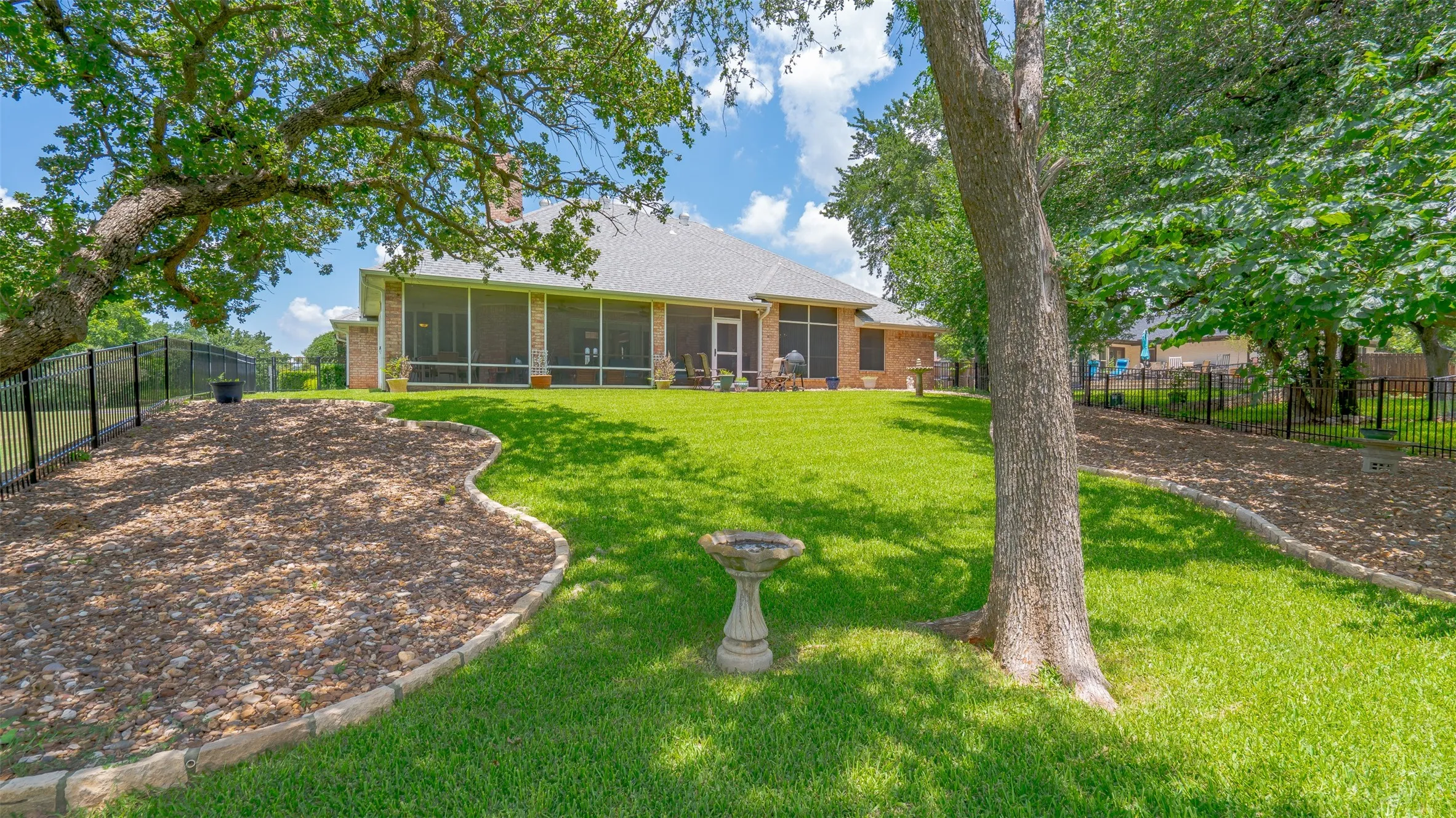 Single Family Residence For Sale in Hood County , 9031 Bontura Road, Granbury, Texas 76049, 3 Bedroom, 3 Bathroom, 2 Garage spaces, 2,319 Sqft, built in 1991, mls#21306760, Real Estate Agent in Granbury, Homes For Sale in Hood county, Homes For Sale in Granbury, Realtor in Granbury Texas, Real Estate Brokerage Independent Realty Texas, Luminita Cordes Realtor