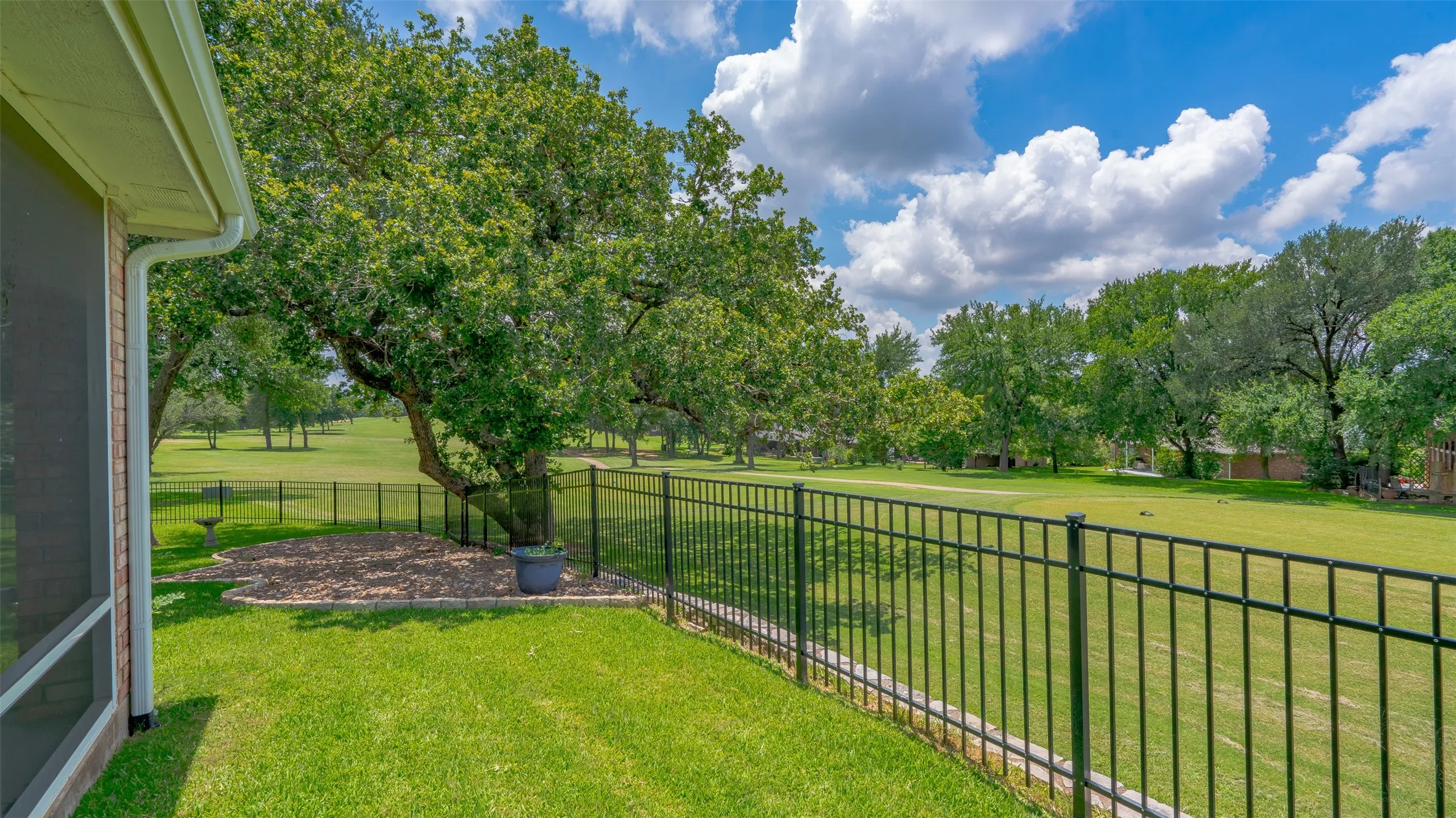 Single Family Residence For Sale in Hood County , 9031 Bontura Road, Granbury, Texas 76049, 3 Bedroom, 3 Bathroom, 2 Garage spaces, 2,319 Sqft, built in 1991, mls#21306760, Real Estate Agent in Granbury, Homes For Sale in Hood county, Homes For Sale in Granbury, Realtor in Granbury Texas, Real Estate Brokerage Independent Realty Texas, Luminita Cordes Realtor