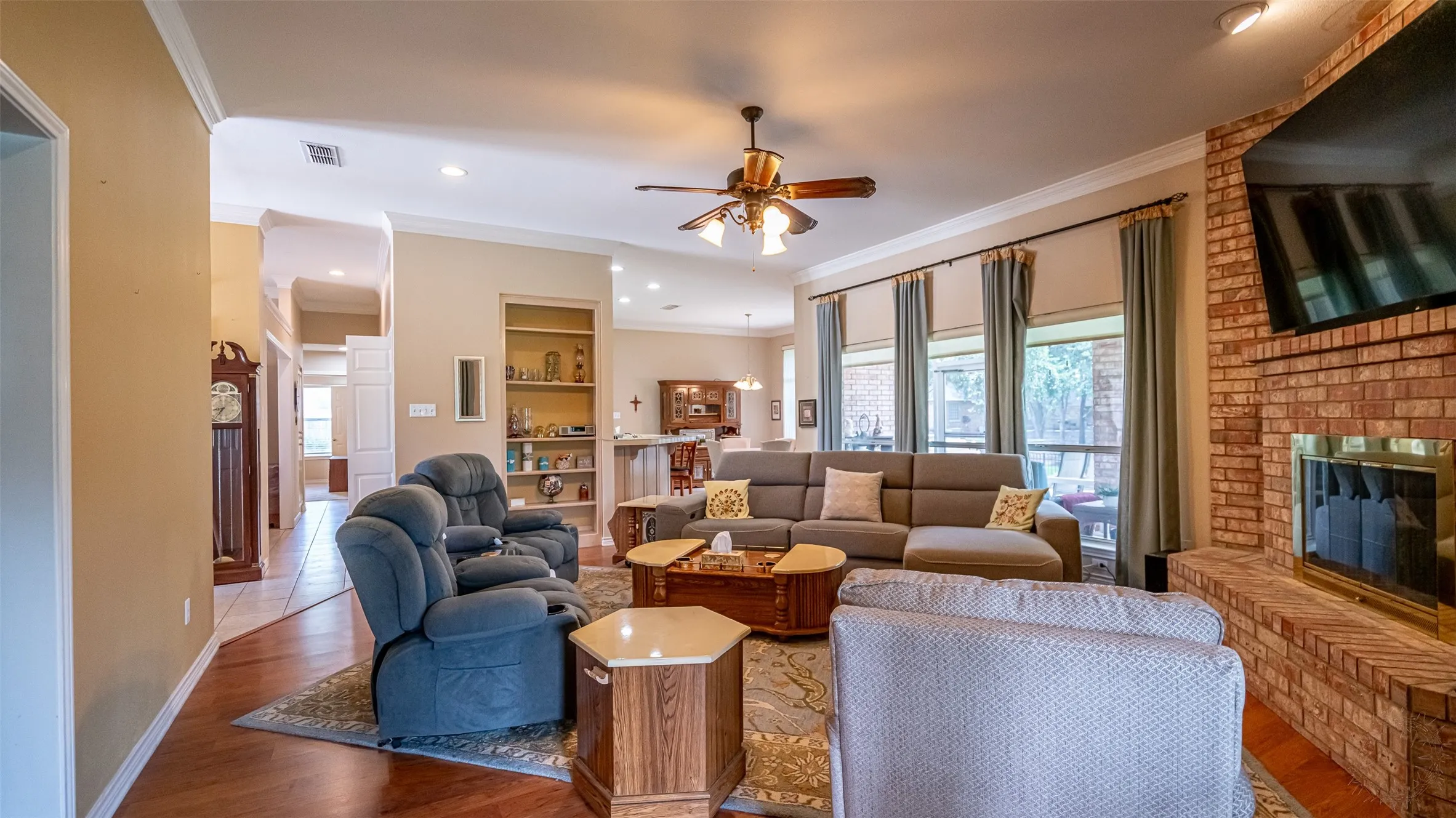 Single Family Residence For Sale in Hood County , 9031 Bontura Road, Granbury, Texas 76049, 3 Bedroom, 3 Bathroom, 2 Garage spaces, 2,319 Sqft, built in 1991, mls#21306760, Real Estate Agent in Granbury, Homes For Sale in Hood county, Homes For Sale in Granbury, Realtor in Granbury Texas, Real Estate Brokerage Independent Realty Texas, Luminita Cordes Realtor