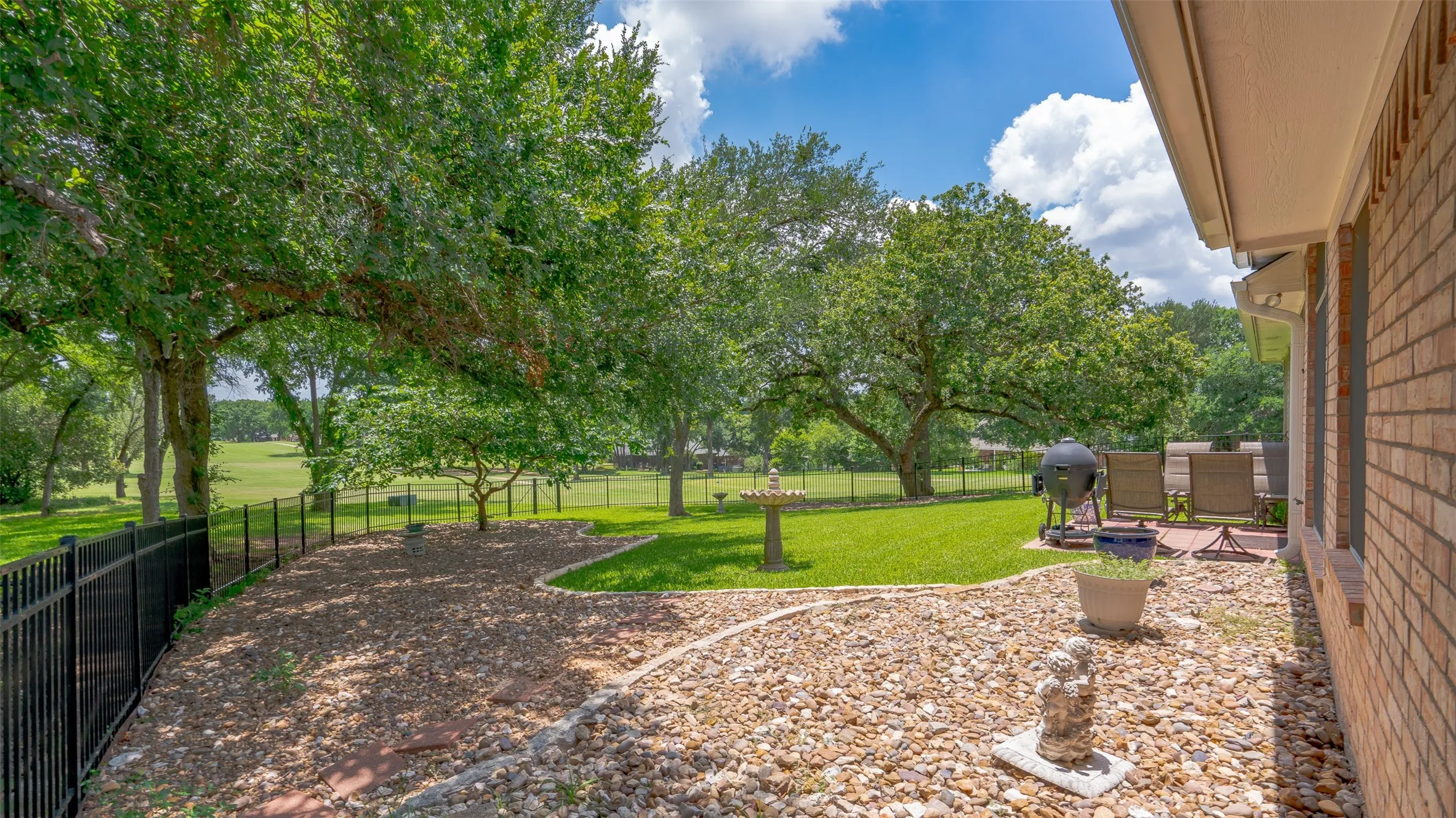 Single Family Residence For Sale in Hood County , 9031 Bontura Road, Granbury, Texas 76049, 3 Bedroom, 3 Bathroom, 2 Garage spaces, 2,319 Sqft, built in 1991, mls#21306760, Real Estate Agent in Granbury, Homes For Sale in Hood county, Homes For Sale in Granbury, Realtor in Granbury Texas, Real Estate Brokerage Independent Realty Texas, Luminita Cordes Realtor