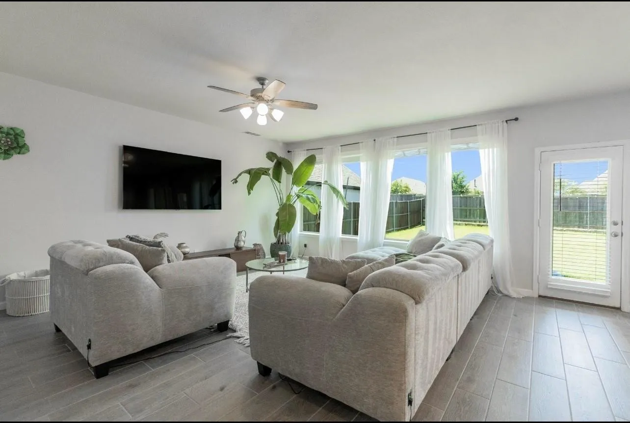 Single Family Residence For Rent in Kaufman County , 2016 Croftbank Street, Forney, Texas 75126, 3 Bedroom, 3 Bathroom, 2 Garage spaces, 1,920 Sqft, built in 2022, mls#21306253, Real Estate Agent in Forney, Homes For Rent in Kaufman county, Homes For Rent in Forney, Realtor in Forney Texas, Real Estate Brokerage Independent Realty Texas, Luminita Cordes Realtor