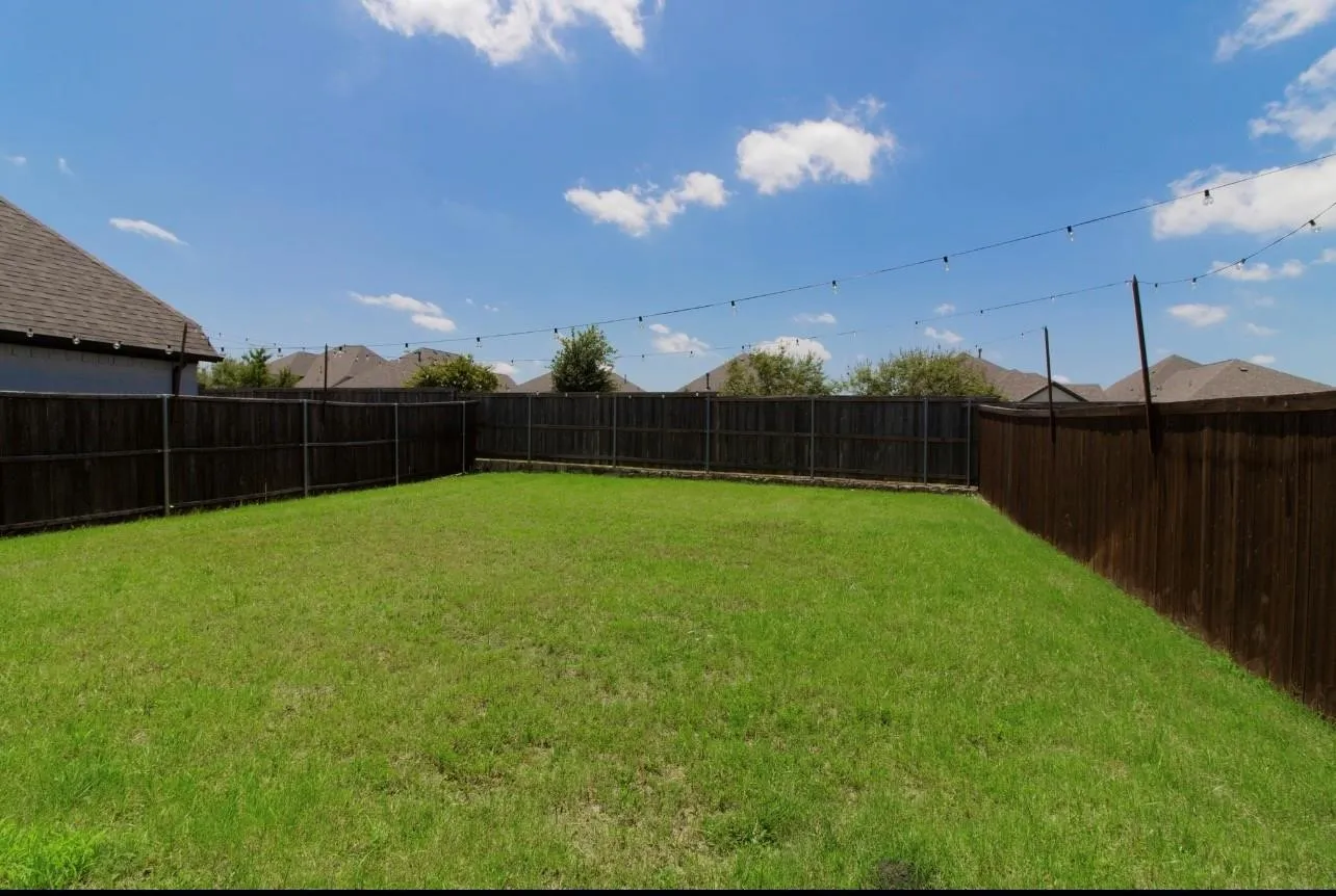 Single Family Residence For Rent in Kaufman County , 2016 Croftbank Street, Forney, Texas 75126, 3 Bedroom, 3 Bathroom, 2 Garage spaces, 1,920 Sqft, built in 2022, mls#21306253, Real Estate Agent in Forney, Homes For Rent in Kaufman county, Homes For Rent in Forney, Realtor in Forney Texas, Real Estate Brokerage Independent Realty Texas, Luminita Cordes Realtor