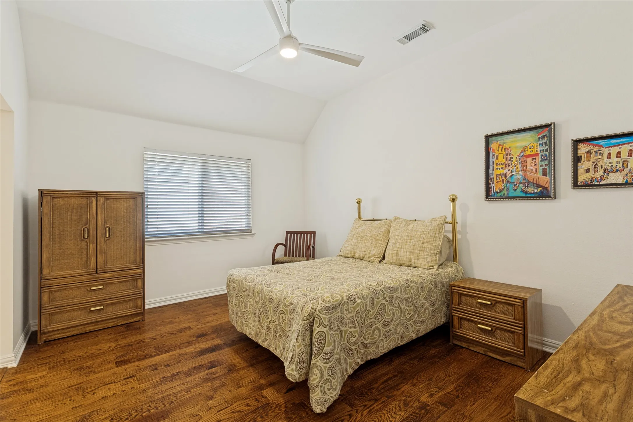 Single Family Residence For Sale in Collin County , 5213 Tennington Park, Dallas, Texas 75287, 4 Bedroom, 4 Bathroom, 3 Garage spaces, 4,281 Sqft, built in 2000, mls#21306047, Real Estate Agent in Dallas, Homes For Sale in Collin county, Homes For Sale in Dallas, Realtor in Dallas Texas, Real Estate Brokerage Independent Realty Texas, Luminita Cordes Realtor