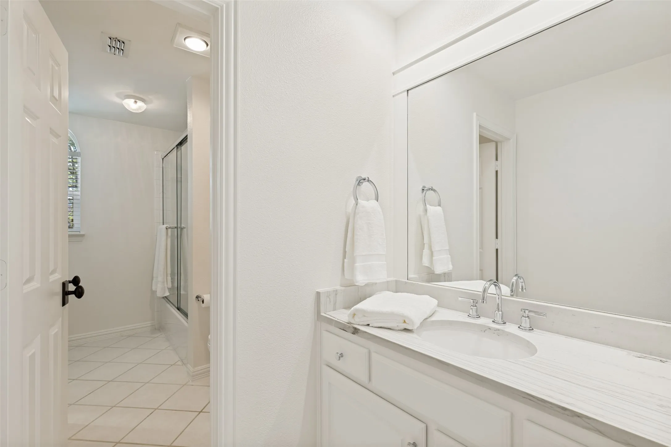 Single Family Residence For Sale in Collin County , 5213 Tennington Park, Dallas, Texas 75287, 4 Bedroom, 4 Bathroom, 3 Garage spaces, 4,281 Sqft, built in 2000, mls#21306047, Real Estate Agent in Dallas, Homes For Sale in Collin county, Homes For Sale in Dallas, Realtor in Dallas Texas, Real Estate Brokerage Independent Realty Texas, Luminita Cordes Realtor