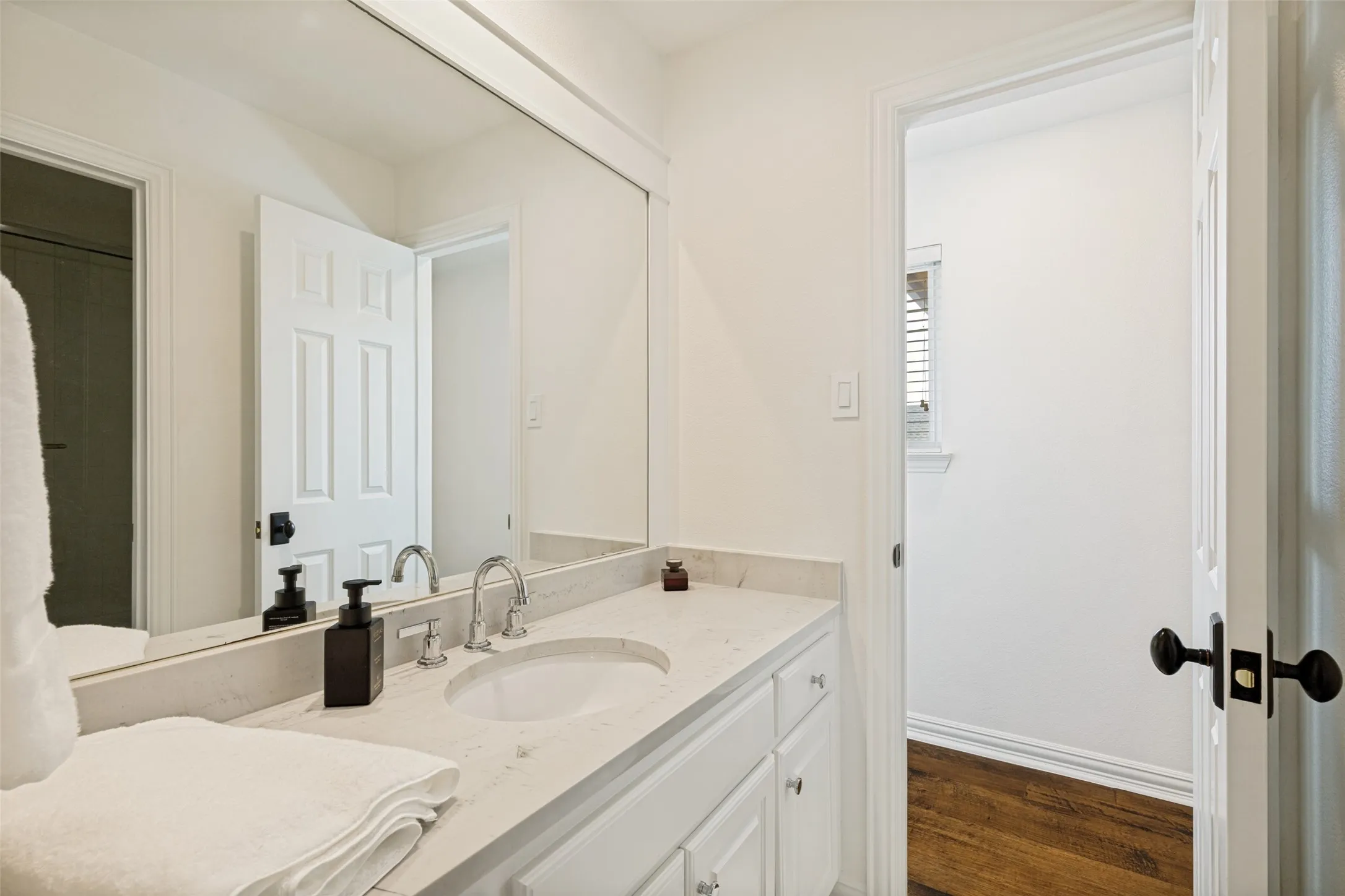 Single Family Residence For Sale in Collin County , 5213 Tennington Park, Dallas, Texas 75287, 4 Bedroom, 4 Bathroom, 3 Garage spaces, 4,281 Sqft, built in 2000, mls#21306047, Real Estate Agent in Dallas, Homes For Sale in Collin county, Homes For Sale in Dallas, Realtor in Dallas Texas, Real Estate Brokerage Independent Realty Texas, Luminita Cordes Realtor