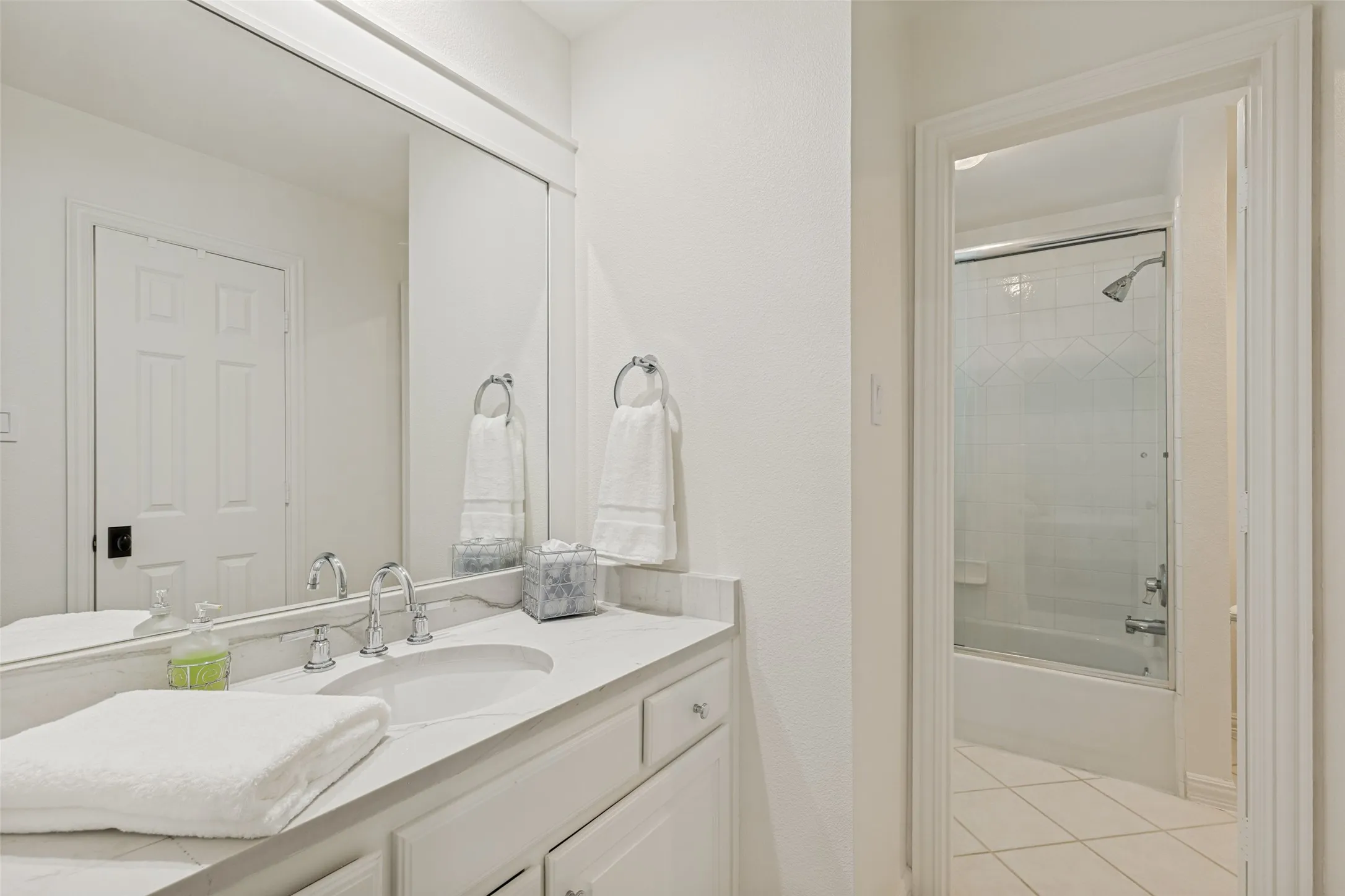 Single Family Residence For Sale in Collin County , 5213 Tennington Park, Dallas, Texas 75287, 4 Bedroom, 4 Bathroom, 3 Garage spaces, 4,281 Sqft, built in 2000, mls#21306047, Real Estate Agent in Dallas, Homes For Sale in Collin county, Homes For Sale in Dallas, Realtor in Dallas Texas, Real Estate Brokerage Independent Realty Texas, Luminita Cordes Realtor