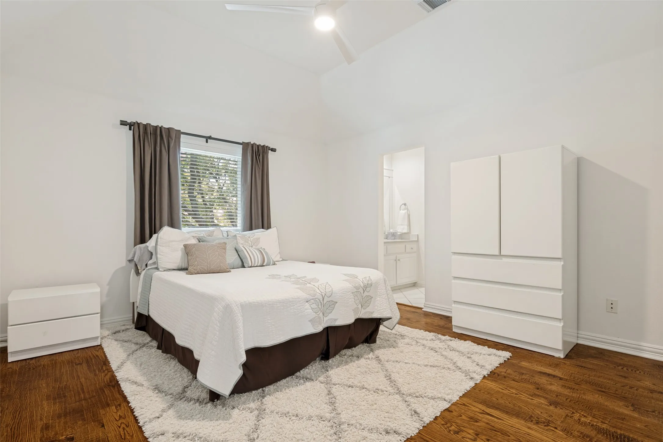 Single Family Residence For Sale in Collin County , 5213 Tennington Park, Dallas, Texas 75287, 4 Bedroom, 4 Bathroom, 3 Garage spaces, 4,281 Sqft, built in 2000, mls#21306047, Real Estate Agent in Dallas, Homes For Sale in Collin county, Homes For Sale in Dallas, Realtor in Dallas Texas, Real Estate Brokerage Independent Realty Texas, Luminita Cordes Realtor