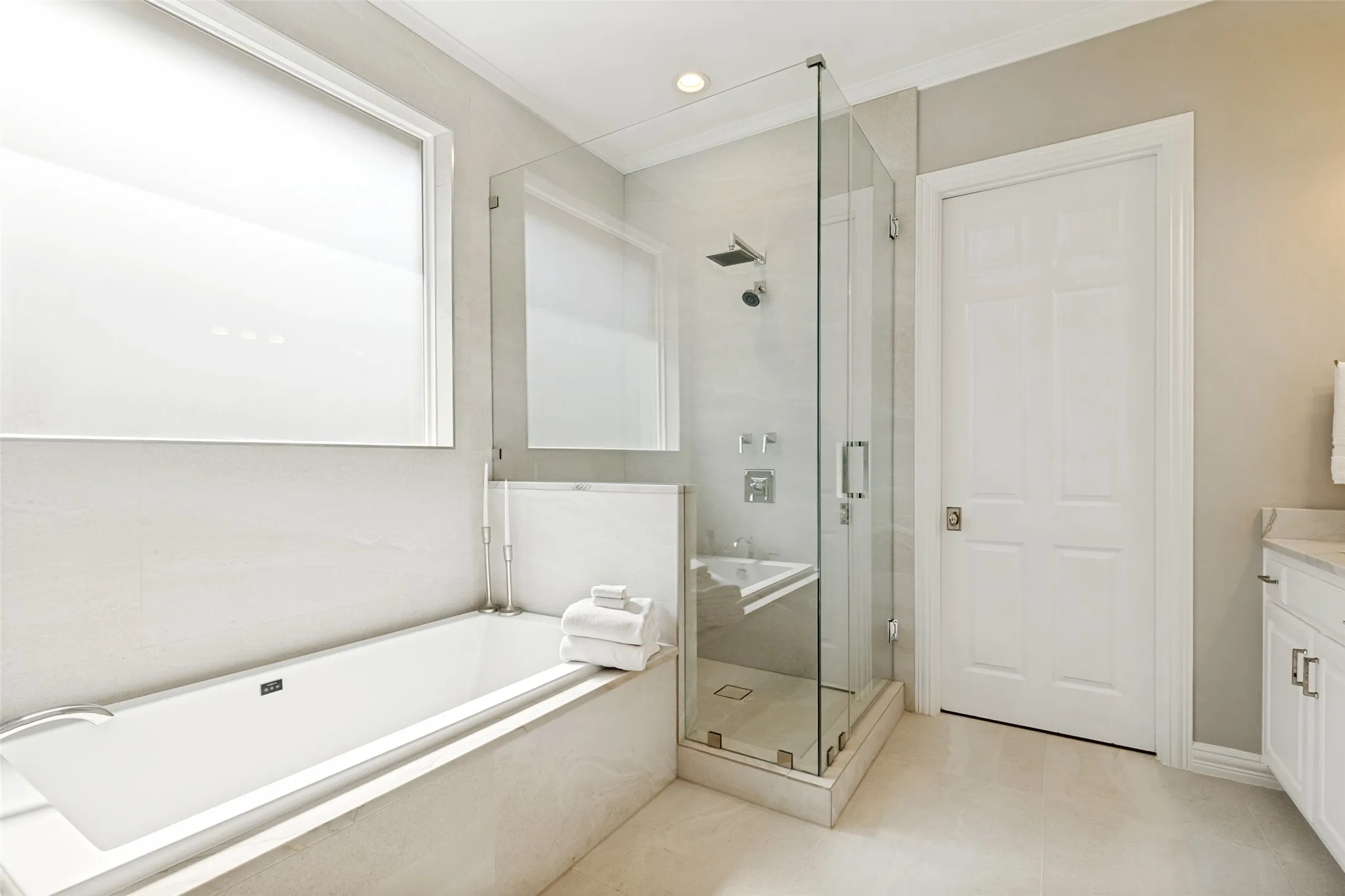 Single Family Residence For Sale in Collin County , 5213 Tennington Park, Dallas, Texas 75287, 4 Bedroom, 4 Bathroom, 3 Garage spaces, 4,281 Sqft, built in 2000, mls#21306047, Real Estate Agent in Dallas, Homes For Sale in Collin county, Homes For Sale in Dallas, Realtor in Dallas Texas, Real Estate Brokerage Independent Realty Texas, Luminita Cordes Realtor
