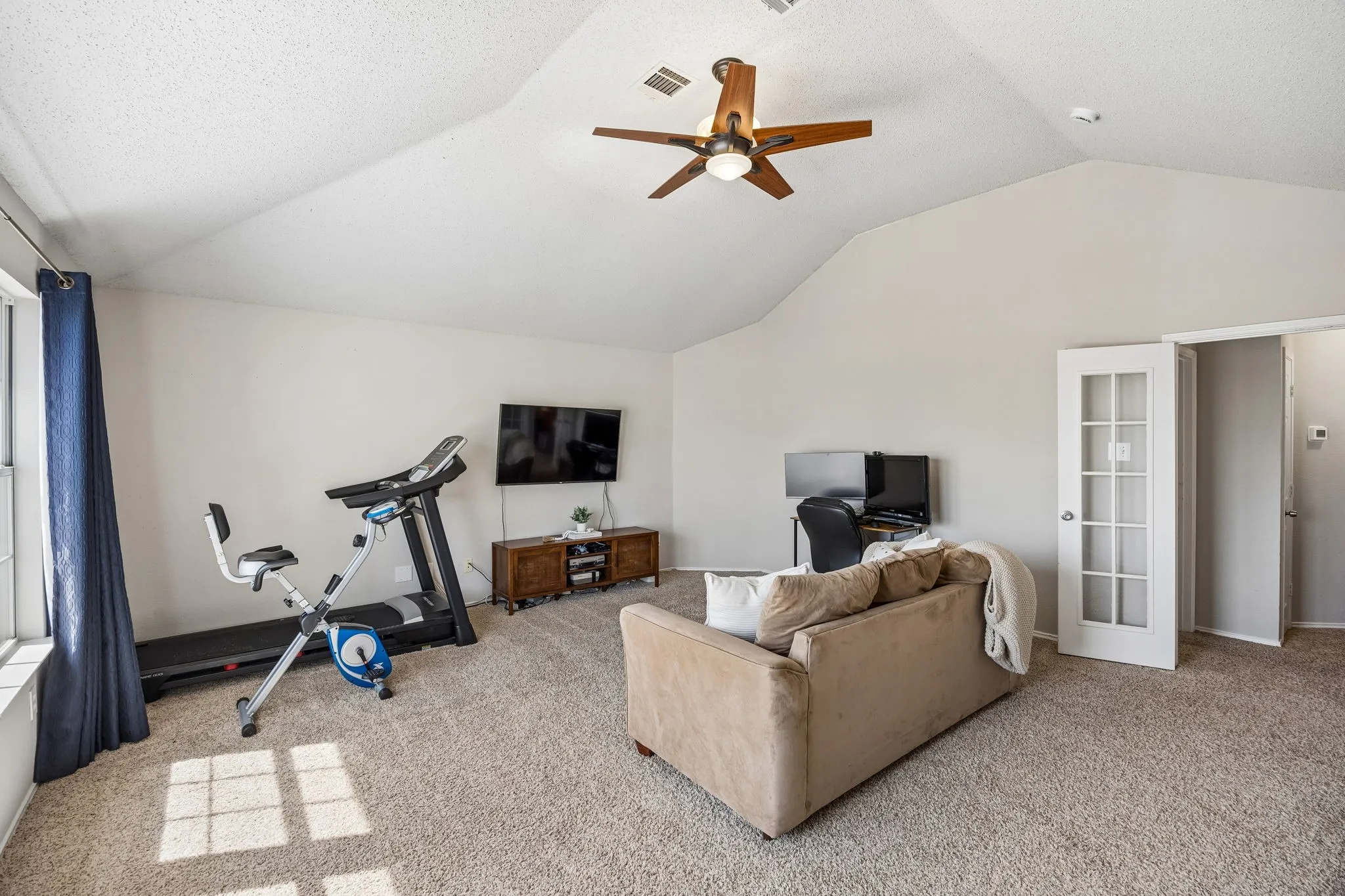Single Family Residence For Sale in Collin County , 920 Mustang Drive, Allen, Texas 75002, 4 Bedroom, 3 Bathroom, 2 Garage spaces, 2,800 Sqft, built in 1994, mls#21304435, Real Estate Agent in Allen, Homes For Sale in Collin county, Homes For Sale in Allen, Realtor in Allen Texas, Real Estate Brokerage Independent Realty Texas, Luminita Cordes Realtor