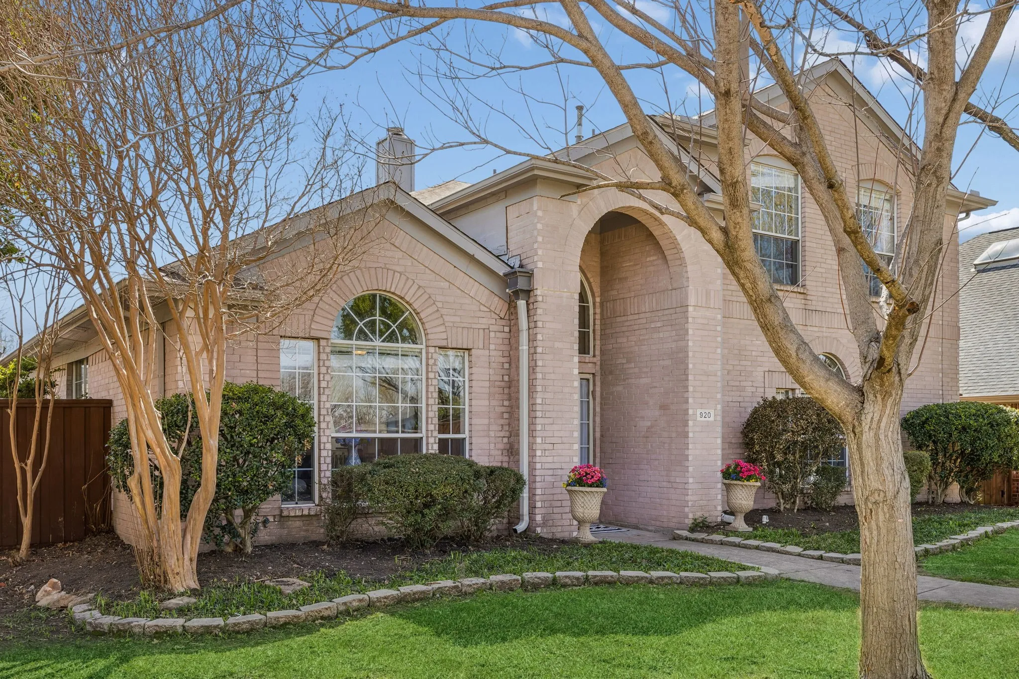 Single Family Residence For Sale in Collin County , 920 Mustang Drive, Allen, Texas 75002, 4 Bedroom, 3 Bathroom, 2 Garage spaces, 2,800 Sqft, built in 1994, mls#21304435, Real Estate Agent in Allen, Homes For Sale in Collin county, Homes For Sale in Allen, Realtor in Allen Texas, Real Estate Brokerage Independent Realty Texas, Luminita Cordes Realtor