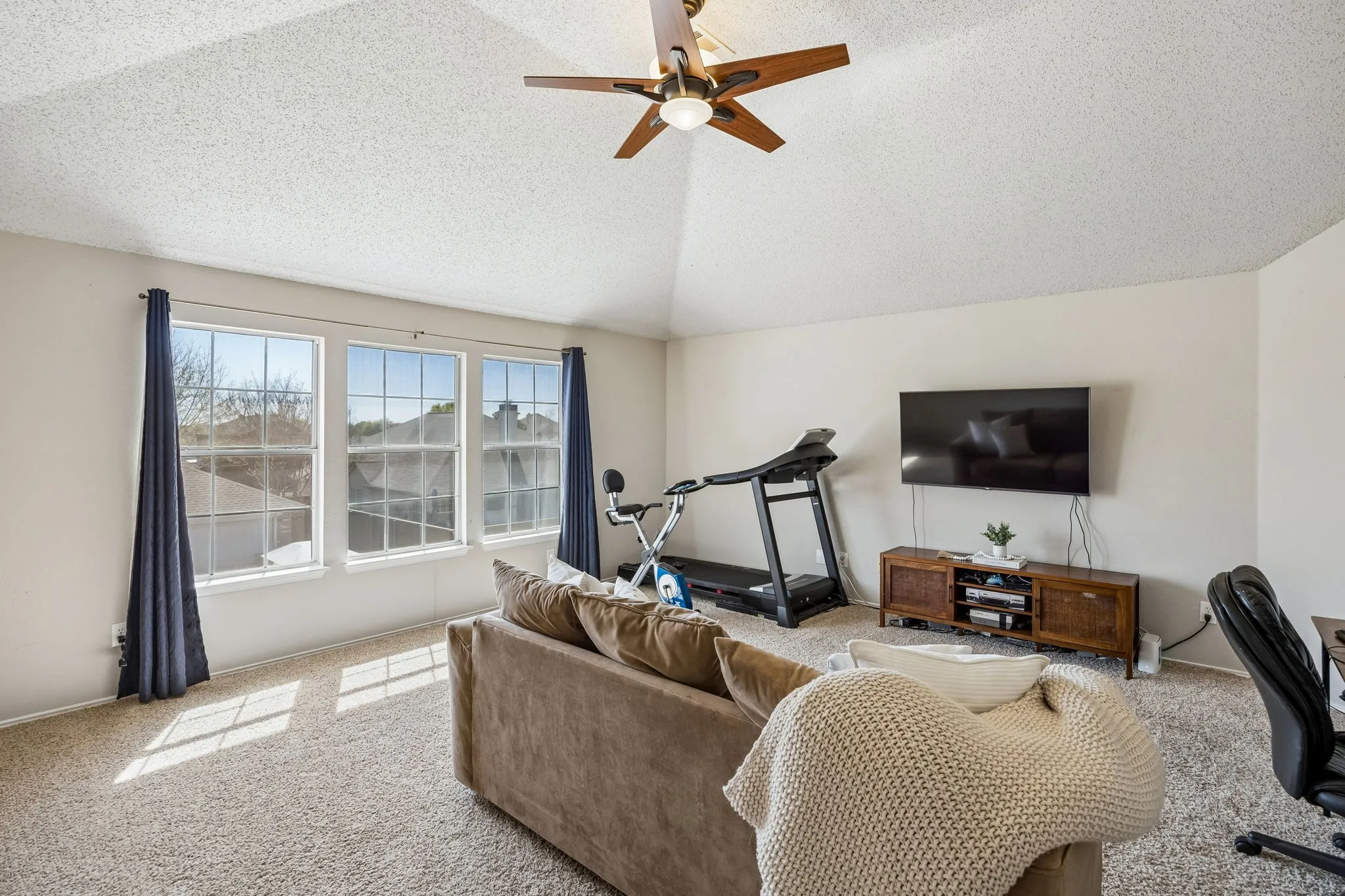 Single Family Residence For Sale in Collin County , 920 Mustang Drive, Allen, Texas 75002, 4 Bedroom, 3 Bathroom, 2 Garage spaces, 2,800 Sqft, built in 1994, mls#21304435, Real Estate Agent in Allen, Homes For Sale in Collin county, Homes For Sale in Allen, Realtor in Allen Texas, Real Estate Brokerage Independent Realty Texas, Luminita Cordes Realtor