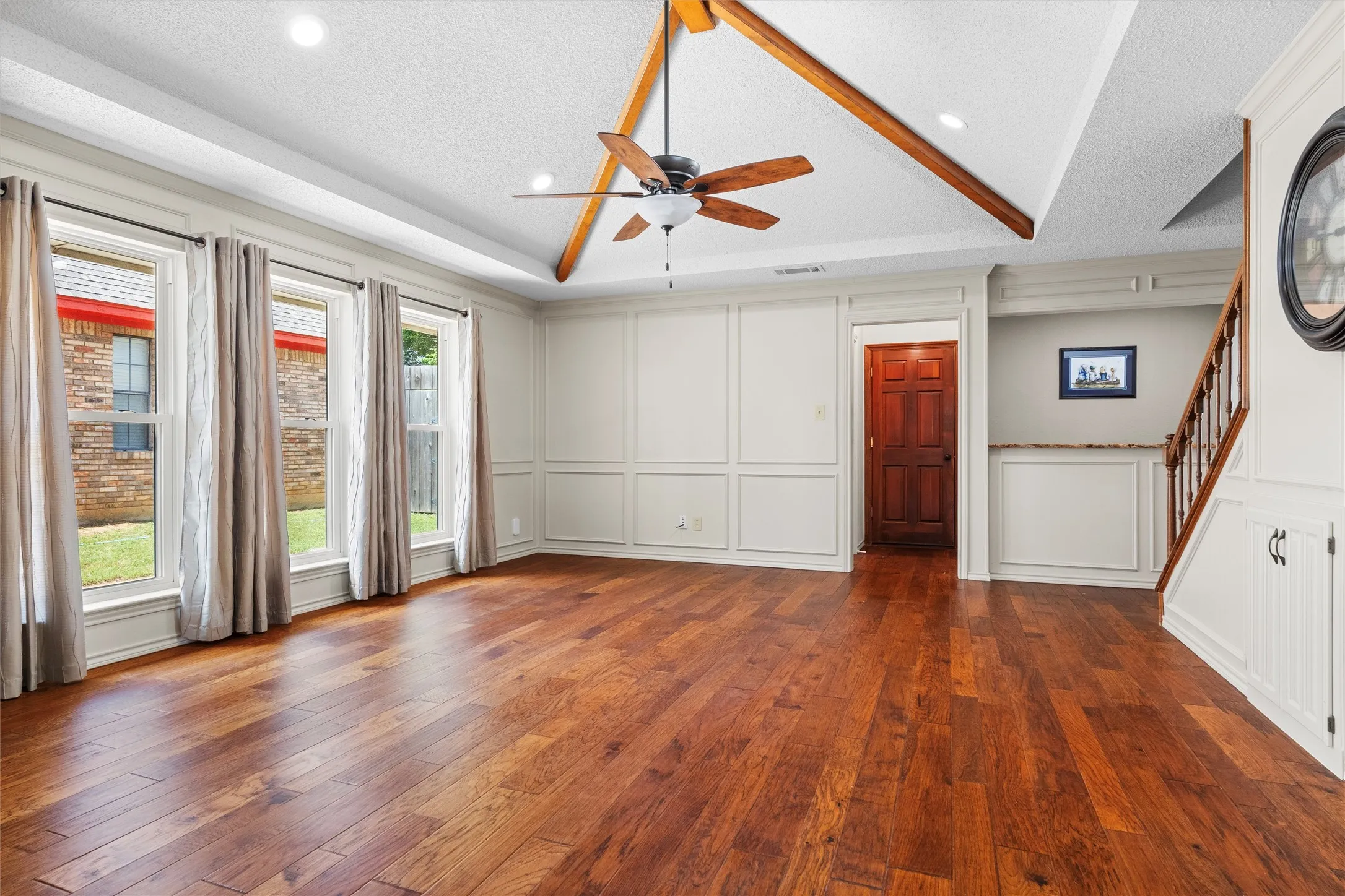 Single Family Residence For Sale in Tarrant County , 4203 Oak Springs Drive, Arlington, Texas 76016, 4 Bedroom, 4 Bathroom, 2 Garage spaces, 2,820 Sqft, built in 1985, mls#21305835, Real Estate Agent in Arlington, Homes For Sale in Tarrant county, Homes For Sale in Arlington, Realtor in Arlington Texas, Real Estate Brokerage Independent Realty Texas, Luminita Cordes Realtor