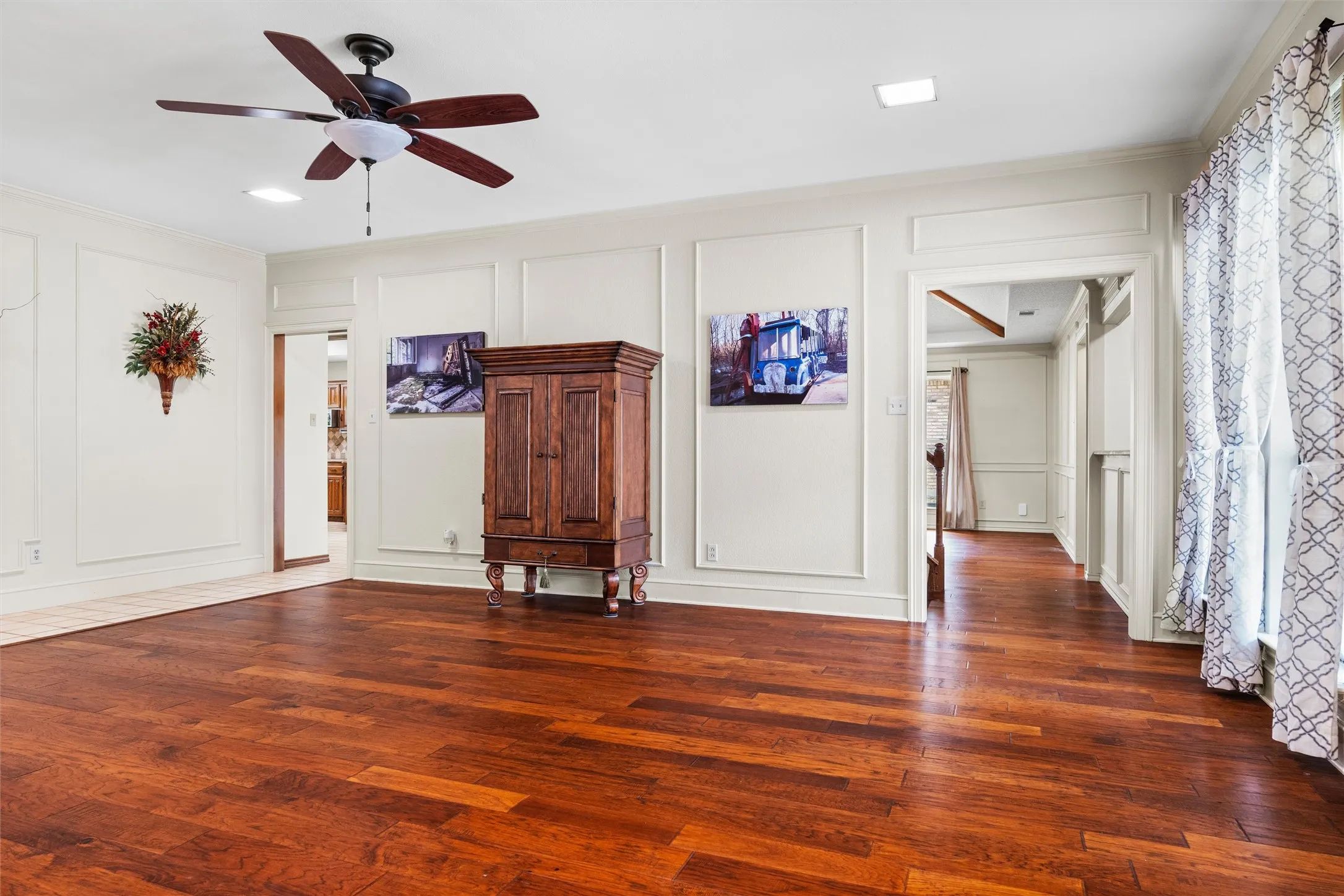 Single Family Residence For Sale in Tarrant County , 4203 Oak Springs Drive, Arlington, Texas 76016, 4 Bedroom, 4 Bathroom, 2 Garage spaces, 2,820 Sqft, built in 1985, mls#21305835, Real Estate Agent in Arlington, Homes For Sale in Tarrant county, Homes For Sale in Arlington, Realtor in Arlington Texas, Real Estate Brokerage Independent Realty Texas, Luminita Cordes Realtor