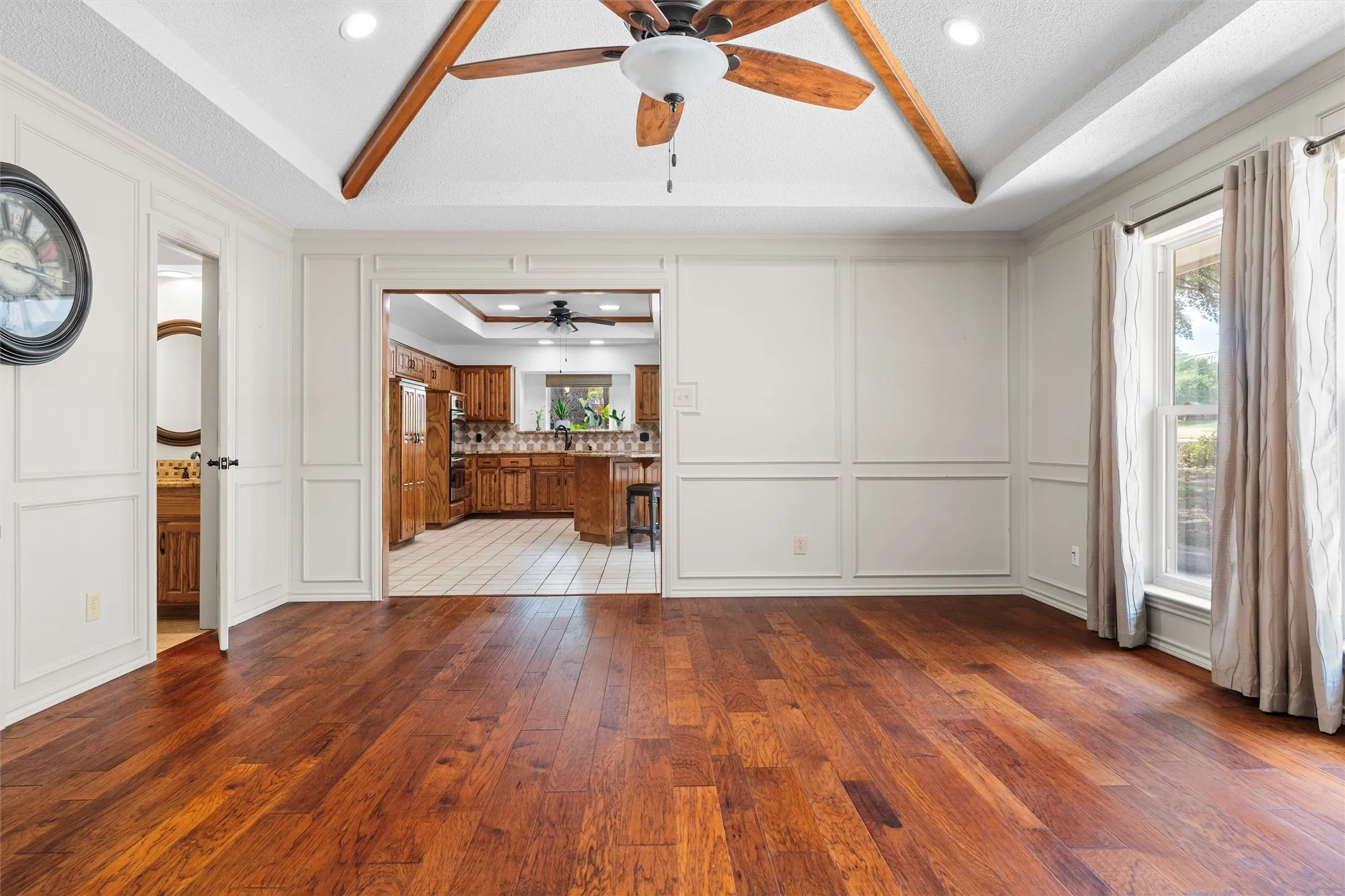 Single Family Residence For Sale in Tarrant County , 4203 Oak Springs Drive, Arlington, Texas 76016, 4 Bedroom, 4 Bathroom, 2 Garage spaces, 2,820 Sqft, built in 1985, mls#21305835, Real Estate Agent in Arlington, Homes For Sale in Tarrant county, Homes For Sale in Arlington, Realtor in Arlington Texas, Real Estate Brokerage Independent Realty Texas, Luminita Cordes Realtor
