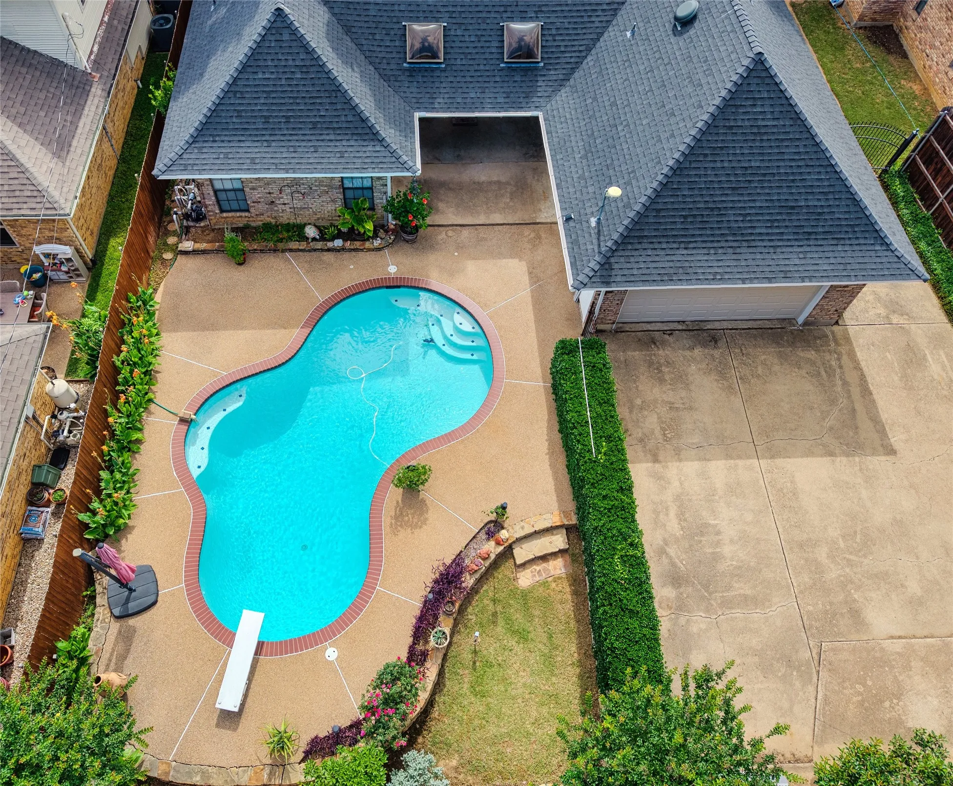 Single Family Residence For Sale in Tarrant County , 4203 Oak Springs Drive, Arlington, Texas 76016, 4 Bedroom, 4 Bathroom, 2 Garage spaces, 2,820 Sqft, built in 1985, mls#21305835, Real Estate Agent in Arlington, Homes For Sale in Tarrant county, Homes For Sale in Arlington, Realtor in Arlington Texas, Real Estate Brokerage Independent Realty Texas, Luminita Cordes Realtor