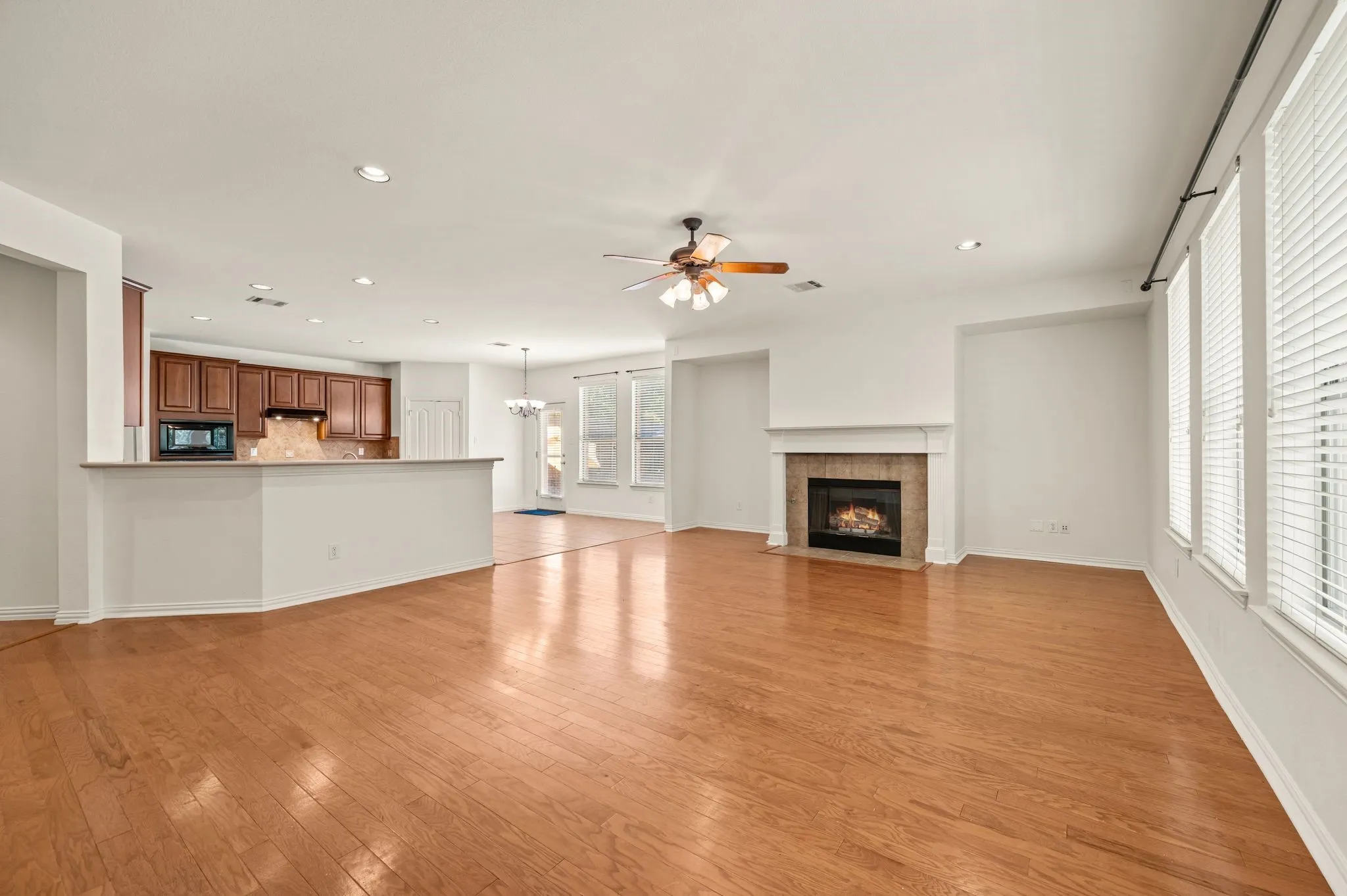 Single Family Residence For Sale in Tarrant County , 808 Briar Ridge Drive, Keller, Texas 76248, 5 Bedroom, 4 Bathroom, 3 Garage spaces, 3,455 Sqft, built in 2004, mls#21294754, Real Estate Agent in Keller, Homes For Sale in Tarrant county, Homes For Sale in Keller, Realtor in Keller Texas, Real Estate Brokerage Independent Realty Texas, Luminita Cordes Realtor