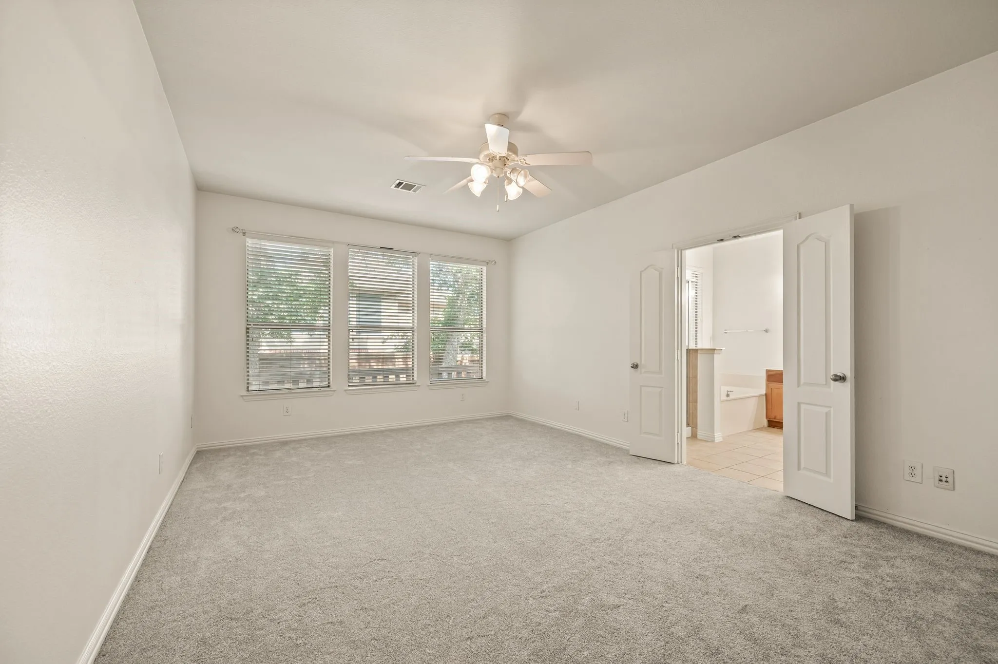 Single Family Residence For Sale in Tarrant County , 808 Briar Ridge Drive, Keller, Texas 76248, 5 Bedroom, 4 Bathroom, 3 Garage spaces, 3,455 Sqft, built in 2004, mls#21294754, Real Estate Agent in Keller, Homes For Sale in Tarrant county, Homes For Sale in Keller, Realtor in Keller Texas, Real Estate Brokerage Independent Realty Texas, Luminita Cordes Realtor