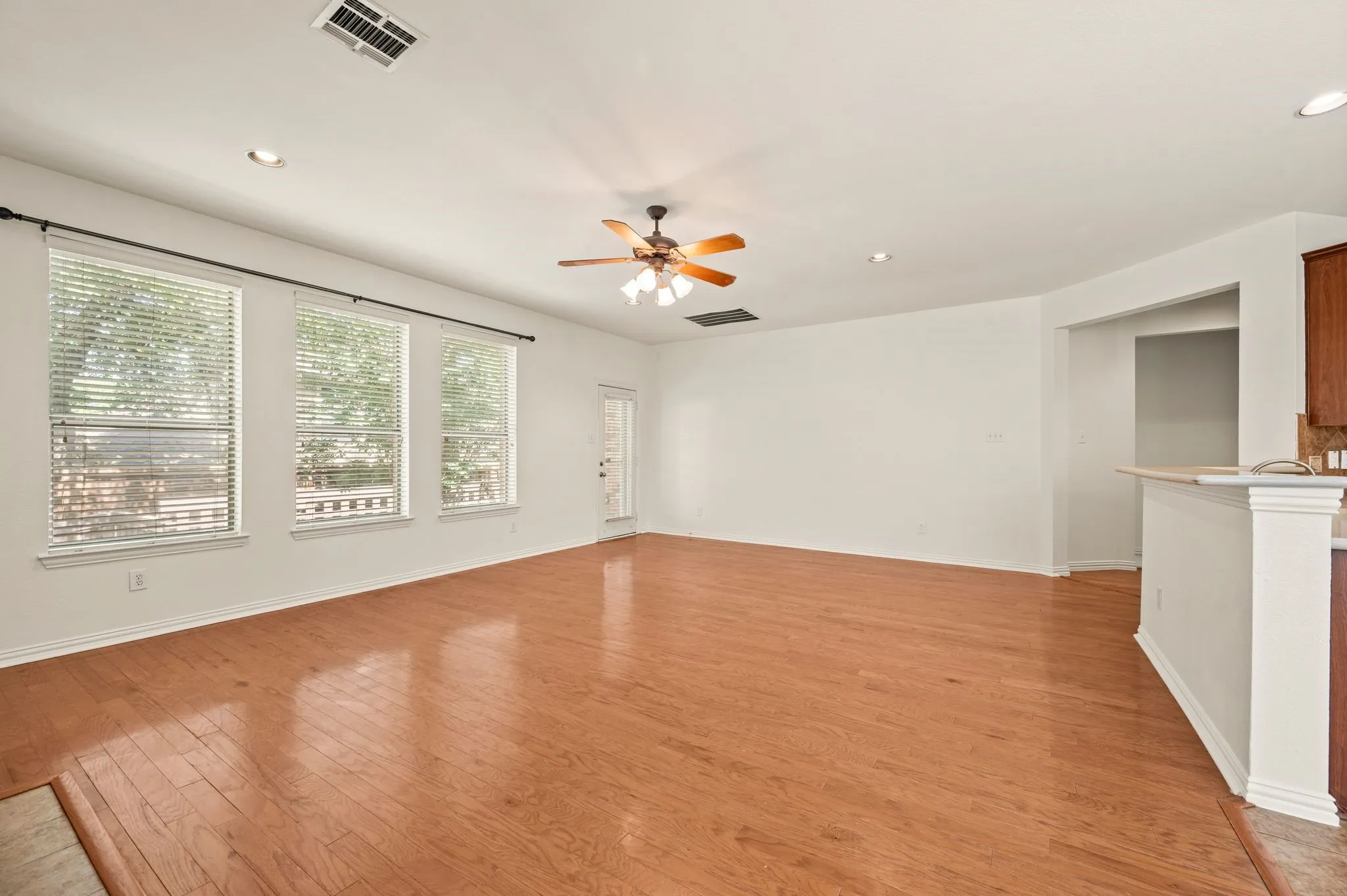 Single Family Residence For Sale in Tarrant County , 808 Briar Ridge Drive, Keller, Texas 76248, 5 Bedroom, 4 Bathroom, 3 Garage spaces, 3,455 Sqft, built in 2004, mls#21294754, Real Estate Agent in Keller, Homes For Sale in Tarrant county, Homes For Sale in Keller, Realtor in Keller Texas, Real Estate Brokerage Independent Realty Texas, Luminita Cordes Realtor