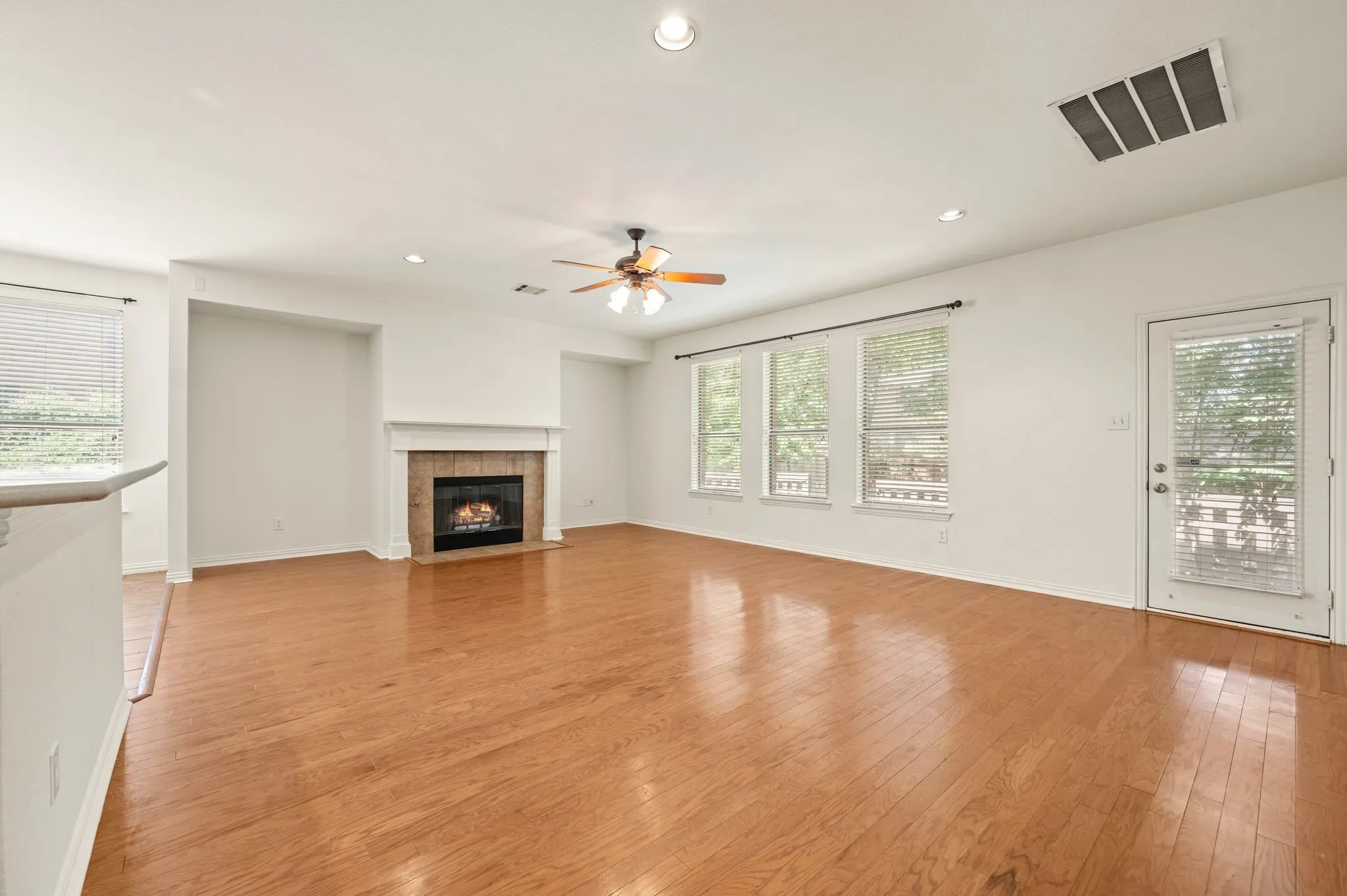 Single Family Residence For Sale in Tarrant County , 808 Briar Ridge Drive, Keller, Texas 76248, 5 Bedroom, 4 Bathroom, 3 Garage spaces, 3,455 Sqft, built in 2004, mls#21294754, Real Estate Agent in Keller, Homes For Sale in Tarrant county, Homes For Sale in Keller, Realtor in Keller Texas, Real Estate Brokerage Independent Realty Texas, Luminita Cordes Realtor