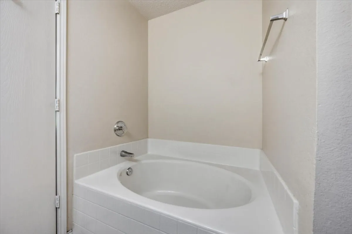 Single Family Residence For Sale in Rockwall County , 1419 Madison Drive, Rockwall, Texas 75032, 5 Bedroom, 3 Bathroom, 2 Garage spaces, 2,818 Sqft, built in 1999, mls#21306784, Real Estate Agent in Rockwall, Homes For Sale in Rockwall county, Homes For Sale in Rockwall, Realtor in Rockwall Texas, Real Estate Brokerage Independent Realty Texas, Luminita Cordes Realtor