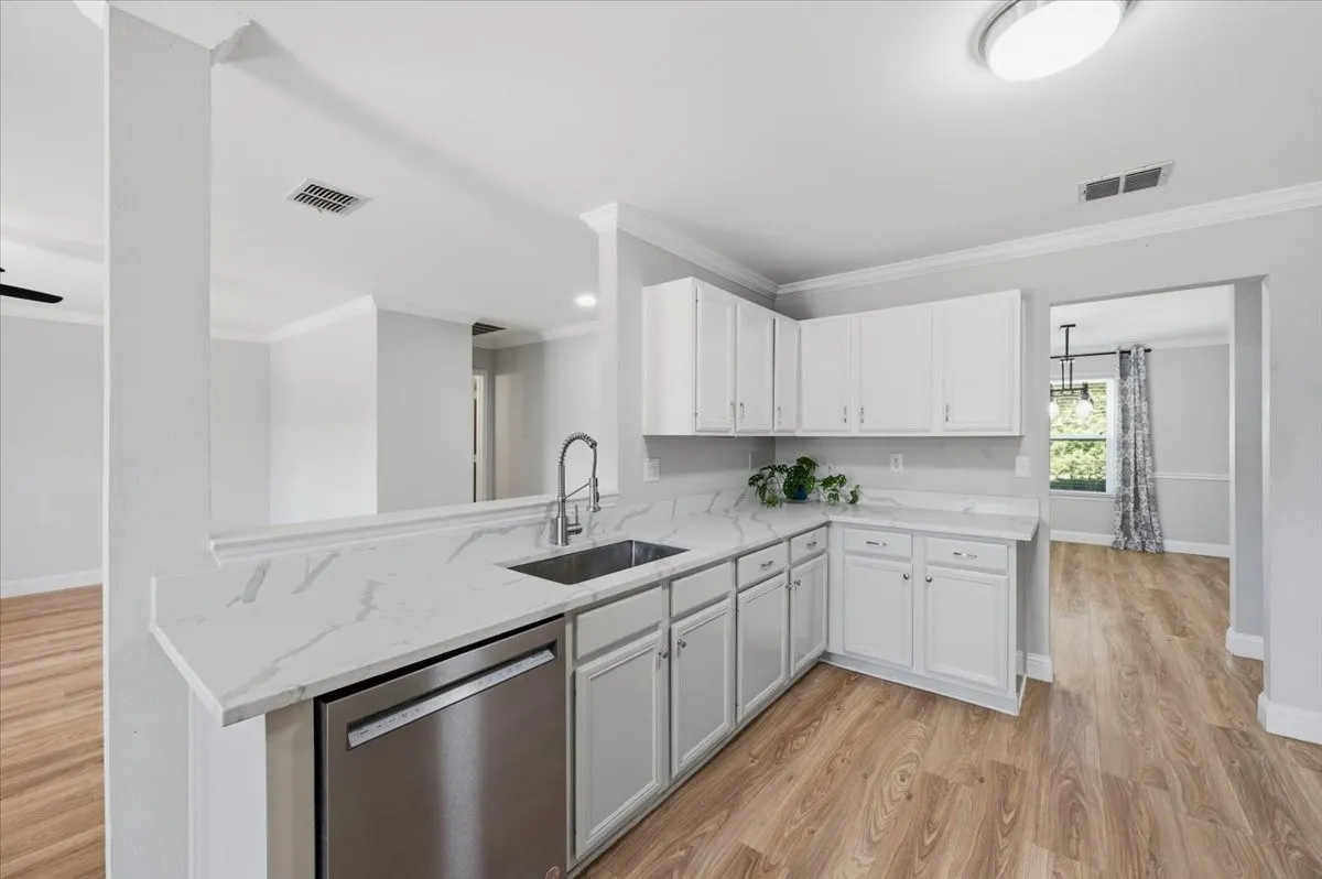 Single Family Residence For Sale in Rockwall County , 1419 Madison Drive, Rockwall, Texas 75032, 5 Bedroom, 3 Bathroom, 2 Garage spaces, 2,818 Sqft, built in 1999, mls#21306784, Real Estate Agent in Rockwall, Homes For Sale in Rockwall county, Homes For Sale in Rockwall, Realtor in Rockwall Texas, Real Estate Brokerage Independent Realty Texas, Luminita Cordes Realtor