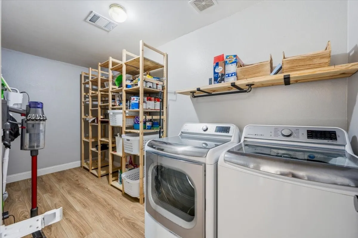 Single Family Residence For Sale in Rockwall County , 1419 Madison Drive, Rockwall, Texas 75032, 5 Bedroom, 3 Bathroom, 2 Garage spaces, 2,818 Sqft, built in 1999, mls#21306784, Real Estate Agent in Rockwall, Homes For Sale in Rockwall county, Homes For Sale in Rockwall, Realtor in Rockwall Texas, Real Estate Brokerage Independent Realty Texas, Luminita Cordes Realtor