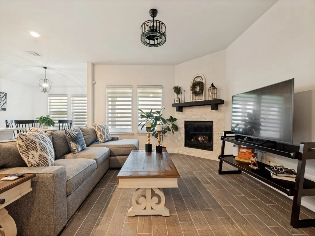 Single Family Residence For Sale in Denton County , 5120 Valley Forge Drive, Denton, Texas 76207, 3 Bedroom, 2 Bathroom, 2 Garage spaces, 1,633 Sqft, built in 2022, mls#21305932, Real Estate Agent in Denton, Homes For Sale in Denton county, Homes For Sale in Denton, Realtor in Denton Texas, Real Estate Brokerage Independent Realty Texas, Luminita Cordes Realtor