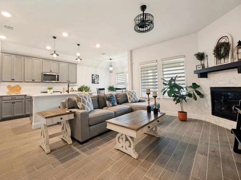 Single Family Residence For Sale in Denton County , 5120 Valley Forge Drive, Denton, Texas 76207, 3 Bedroom, 2 Bathroom, 2 Garage spaces, 1,633 Sqft, built in 2022, mls#21305932, Real Estate Agent in Denton, Homes For Sale in Denton county, Homes For Sale in Denton, Realtor in Denton Texas, Real Estate Brokerage Independent Realty Texas, Luminita Cordes Realtor